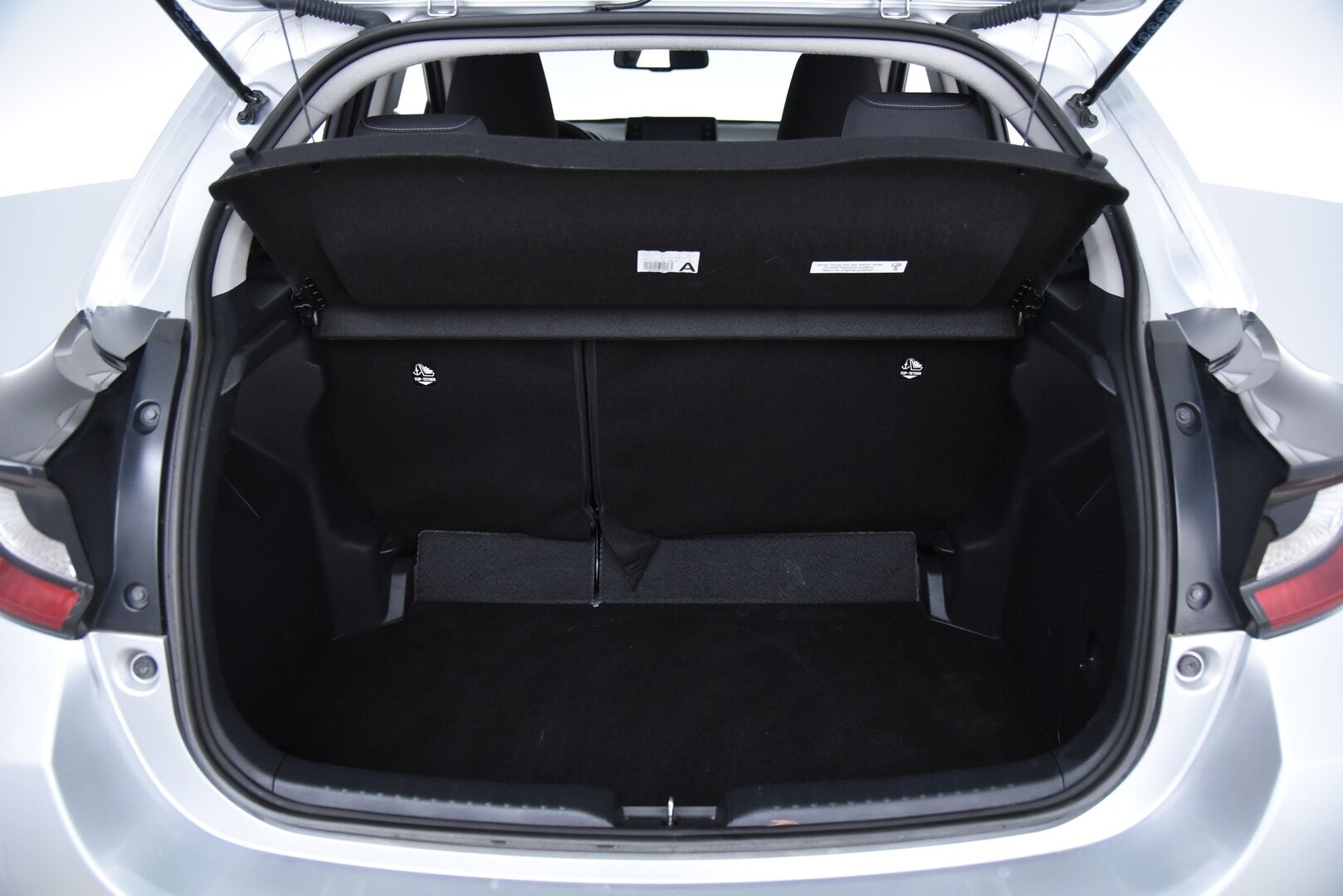 Toyota Yaris 2023 1,5 Hybrid Active / Adapt. vak. / Lohko / Keyless / Apple&Android / Lämmitettävä ratti - Merkkihuollettu Suomi-Auto / 2x alkuperäiset Toyotan aluvanteet