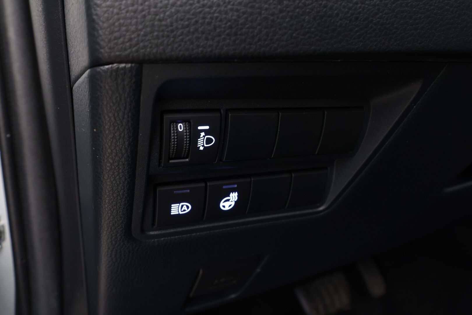 Toyota Yaris 2023 1,5 Hybrid Active Plus * Suomi-auto / ACC / P.kamera / Lohkolämmitin / Navi / KeylessGo * - Kahdet renkaat aluvanteilla / Merkkihuollettu - HULLU BLACKWEEK KORKOTARJOUS 2,49%