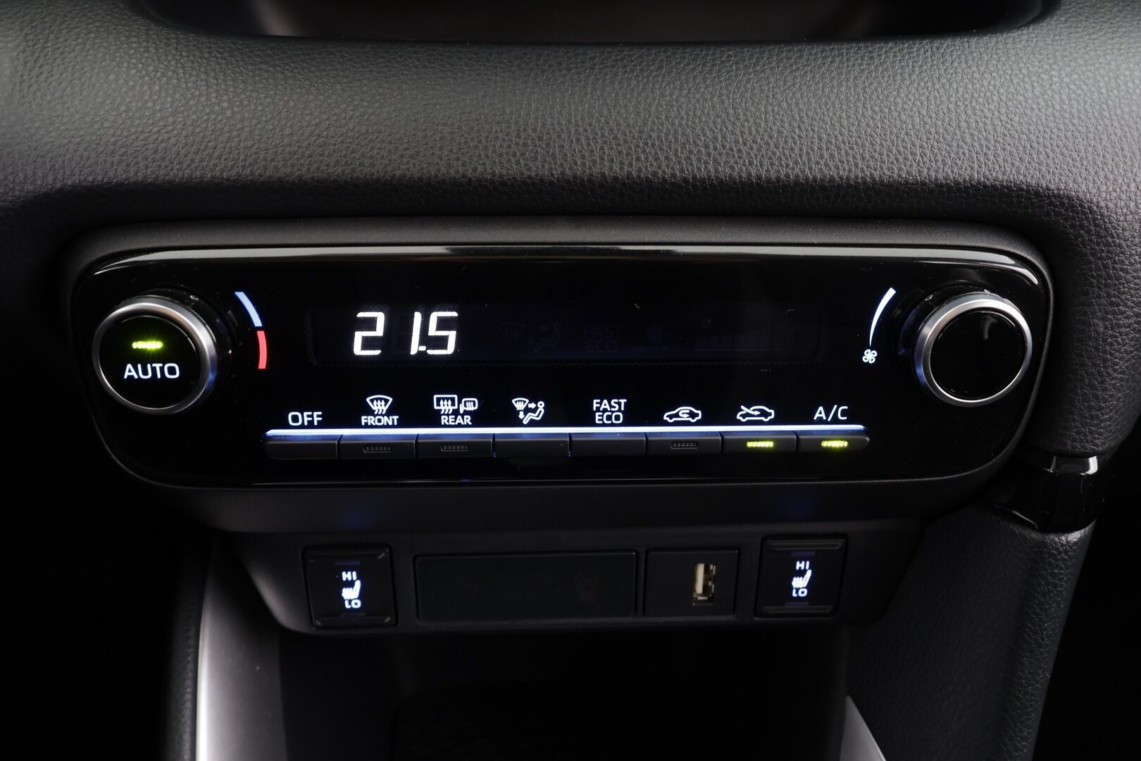 Toyota Yaris 2023 1,5 Hybrid Active Plus * Suomi-auto / ACC / P.kamera / Lohkolämmitin / Navi / KeylessGo * - Kahdet renkaat aluvanteilla / Merkkihuollettu - HULLU BLACKWEEK KORKOTARJOUS 2,49%