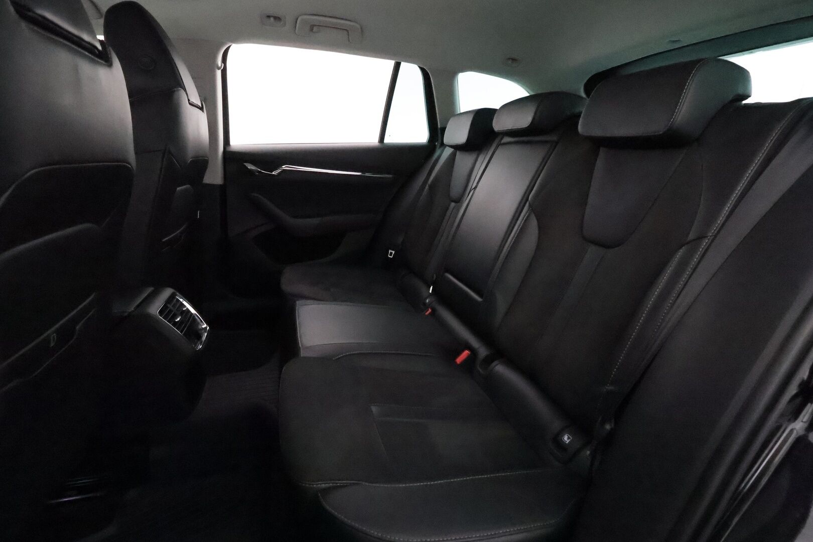 Skoda Octavia 2021 Combi 1.4 TSI PHEV Style iV DSG **Webasto / Adapt.Vakkari / Matrix-LED / P.Tutkat / Muistipenkit / Navi / Keyless** - 2x Latauskaapelit / Kahdet Renkaat