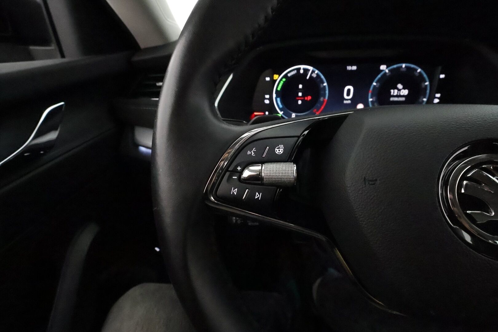 Skoda Octavia 2021 Combi 1.4 TSI PHEV Style iV DSG **Webasto / Adapt.Vakkari / Matrix-LED / P.Tutkat / Muistipenkit / Navi / Keyless** - 2x Latauskaapelit / Kahdet Renkaat