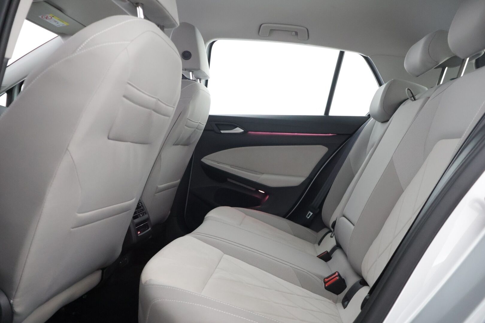 Volkswagen Golf 2024 Style 1,5 eTSI 110 kW (MHEV) DSG-automaatti - | 1-om. Suomi-auto | Webasto | ACC | Digimittaristo | Keyless | P. Kamera | Kuljettajan istuin Hieronnalla & Muistilla | LED |