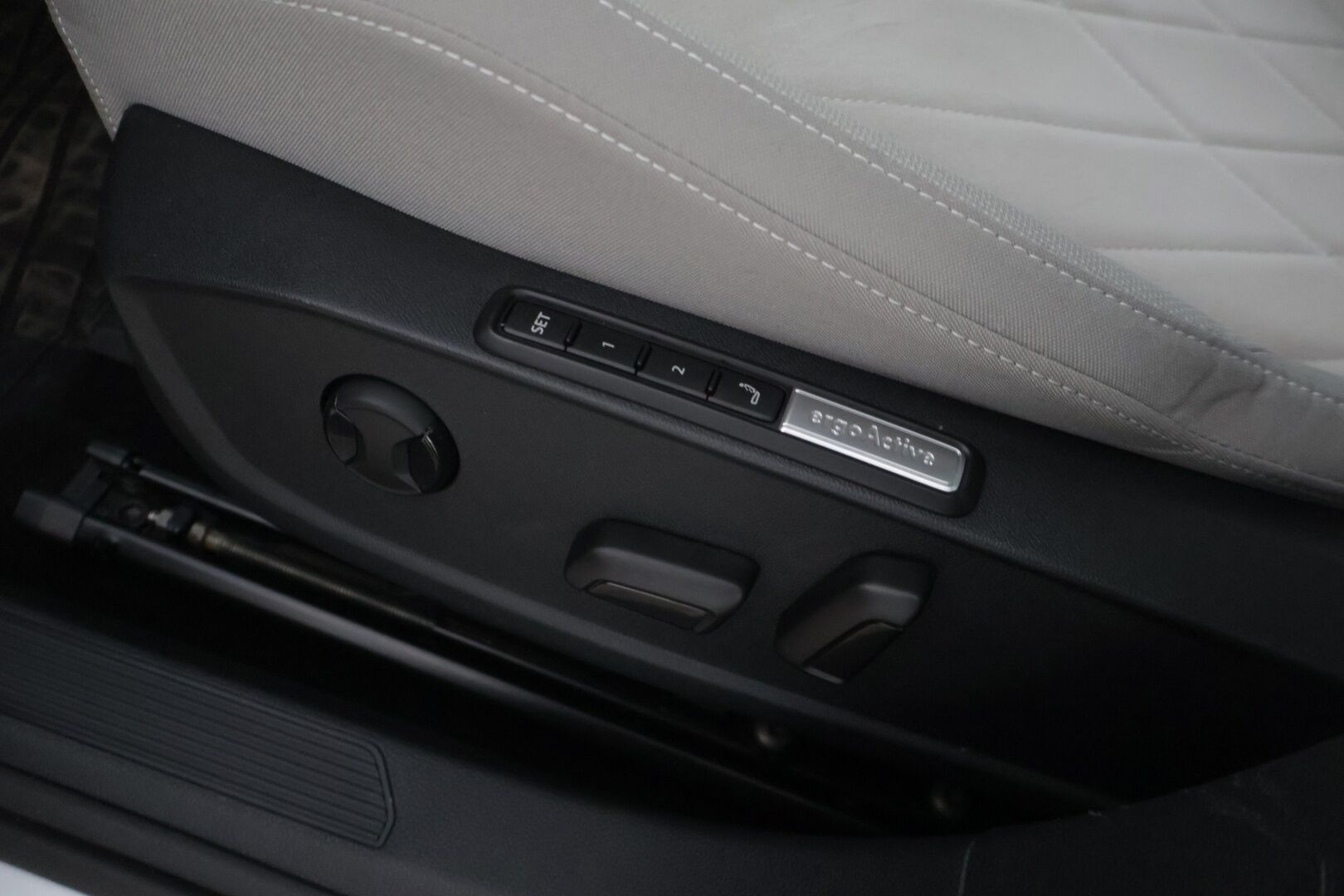 Volkswagen Golf 2024 Style 1,5 eTSI 110 kW (MHEV) DSG-automaatti - | 1-om. Suomi-auto | Webasto | ACC | Digimittaristo | Keyless | P. Kamera | Kuljettajan istuin Hieronnalla & Muistilla | LED |
