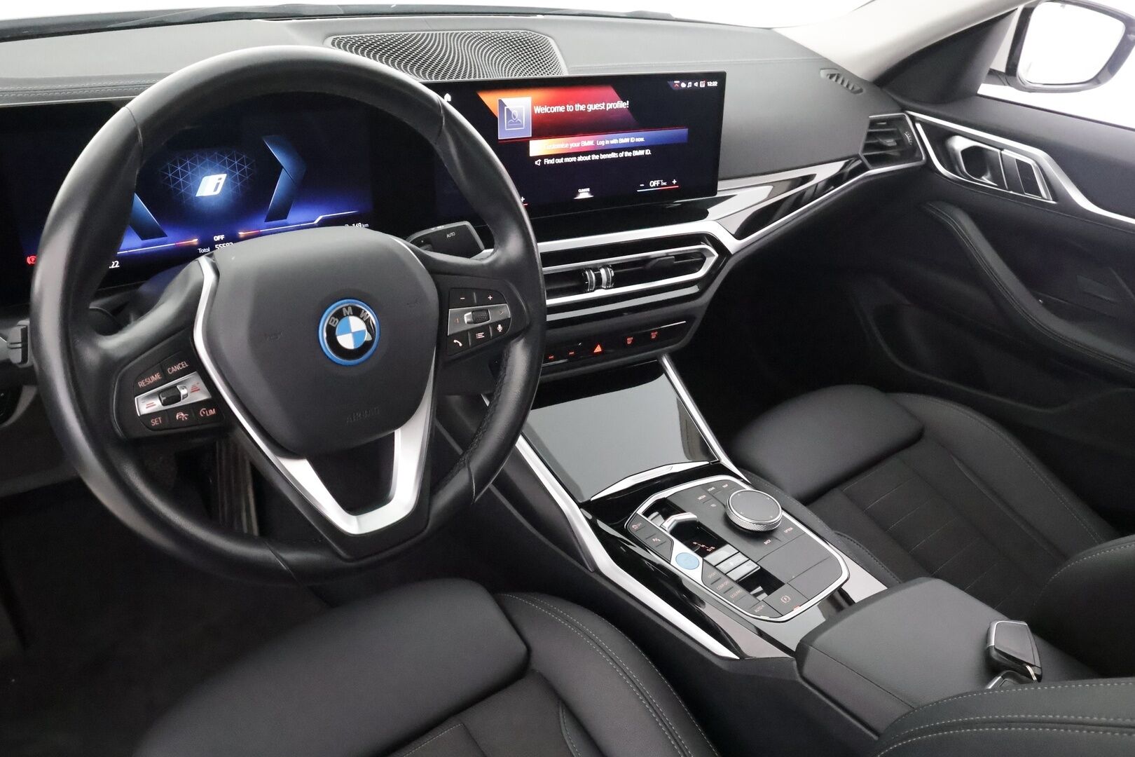 BMW i4 2024 eDrive40 Charged - | ACC | Lisälämmitin | Koukku | LED | Widescreen | P.Kamera | Puolinahat | Comfort access | Sporttipenkit | 1.Om suomi-auto | Kahdet Renkaat | Merkkihuollettu |