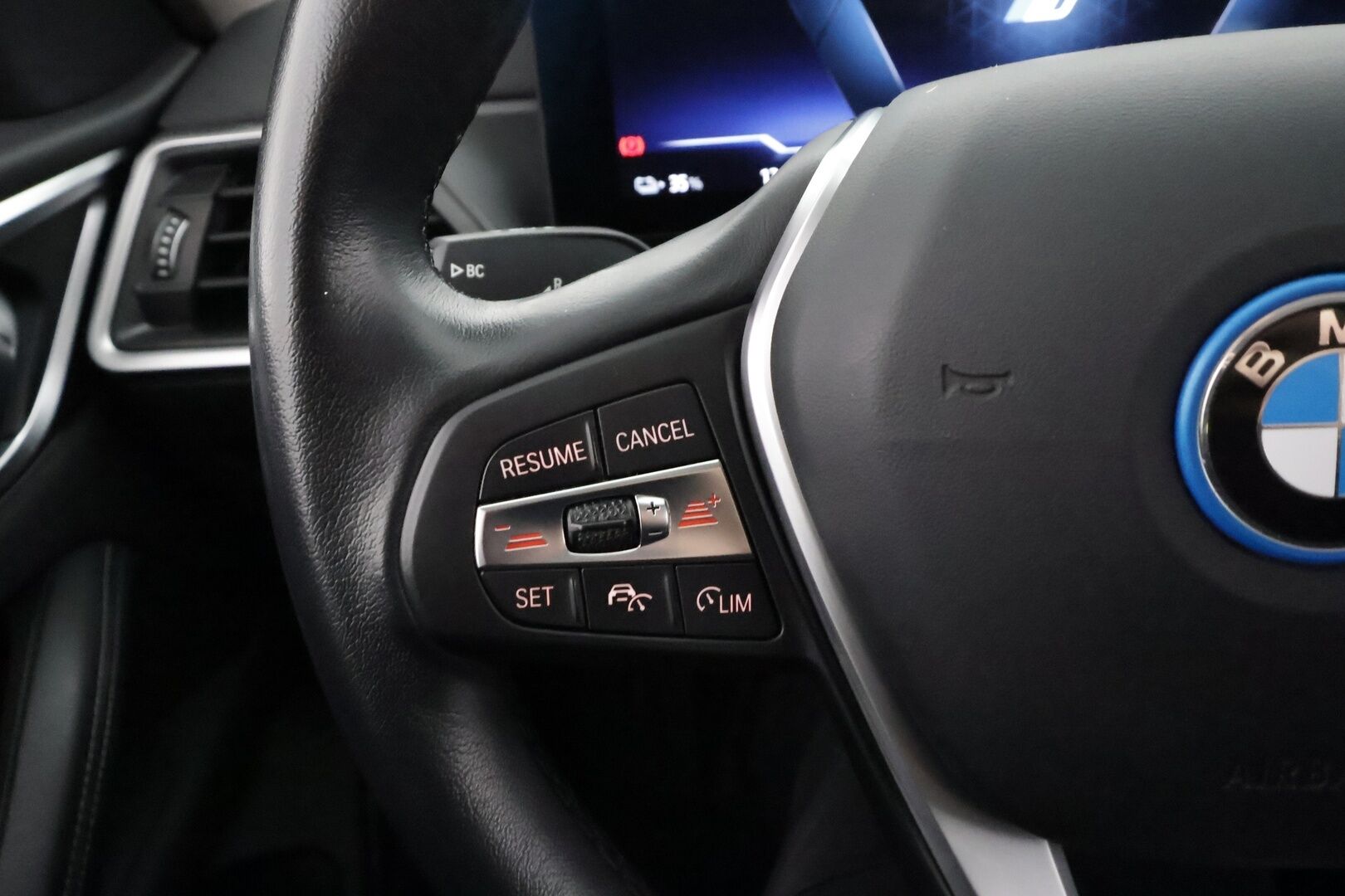 BMW i4 2024 eDrive40 Charged - | ACC | Lisälämmitin | Koukku | LED | Widescreen | P.Kamera | Puolinahat | Comfort access | Sporttipenkit | 1.Om suomi-auto | Kahdet Renkaat | Merkkihuollettu |