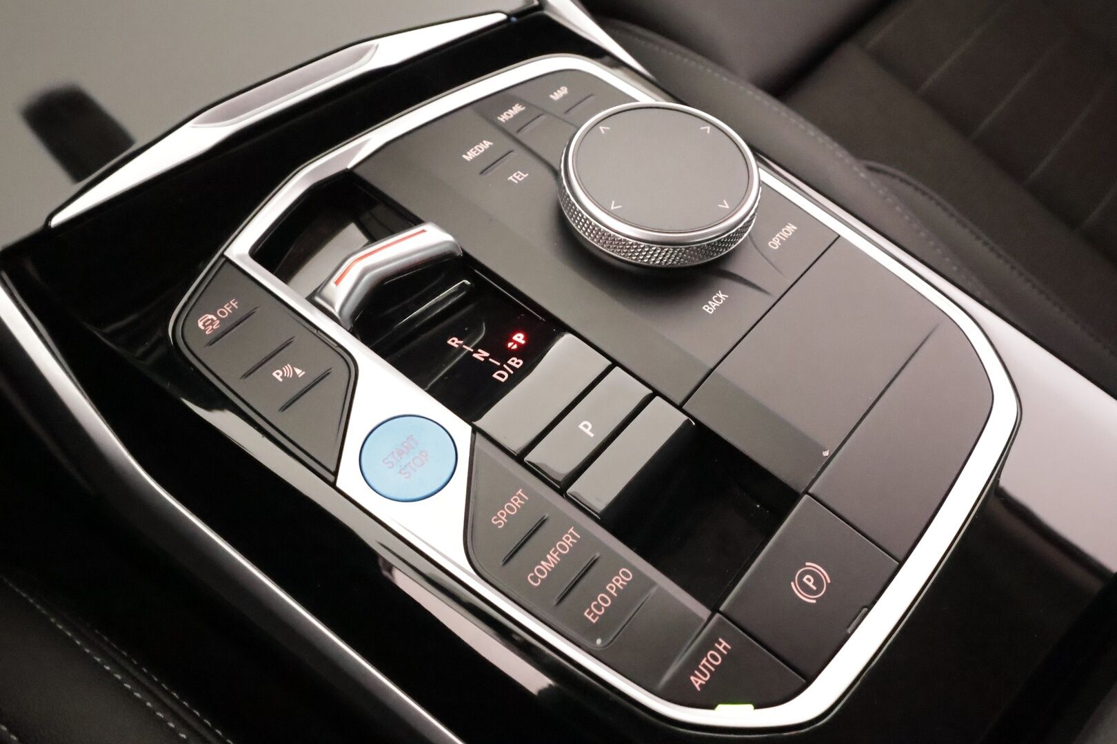 BMW i4 2024 eDrive40 Charged - | ACC | Lisälämmitin | Koukku | LED | Widescreen | P.Kamera | Puolinahat | Comfort access | Sporttipenkit | 1.Om suomi-auto | Kahdet Renkaat | Merkkihuollettu |