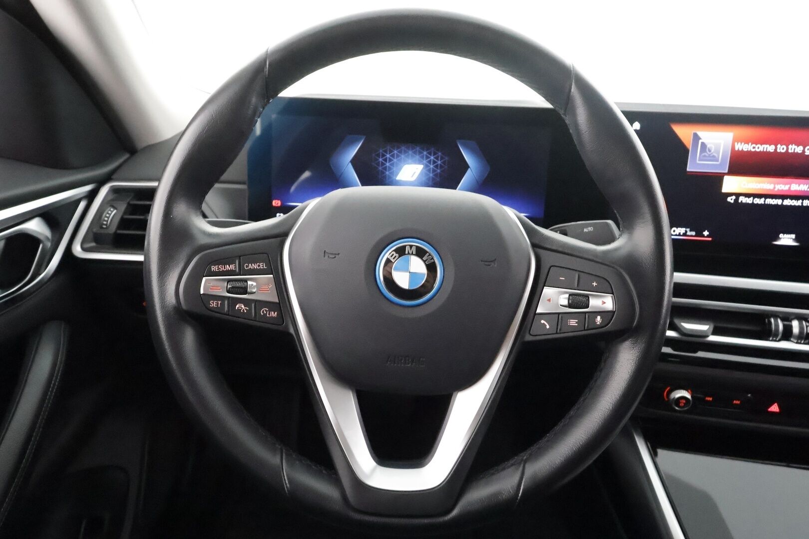BMW i4 2024 eDrive40 Charged - | ACC | Lisälämmitin | Koukku | LED | Widescreen | P.Kamera | Puolinahat | Comfort access | Sporttipenkit | 1.Om suomi-auto | Kahdet Renkaat | Merkkihuollettu |