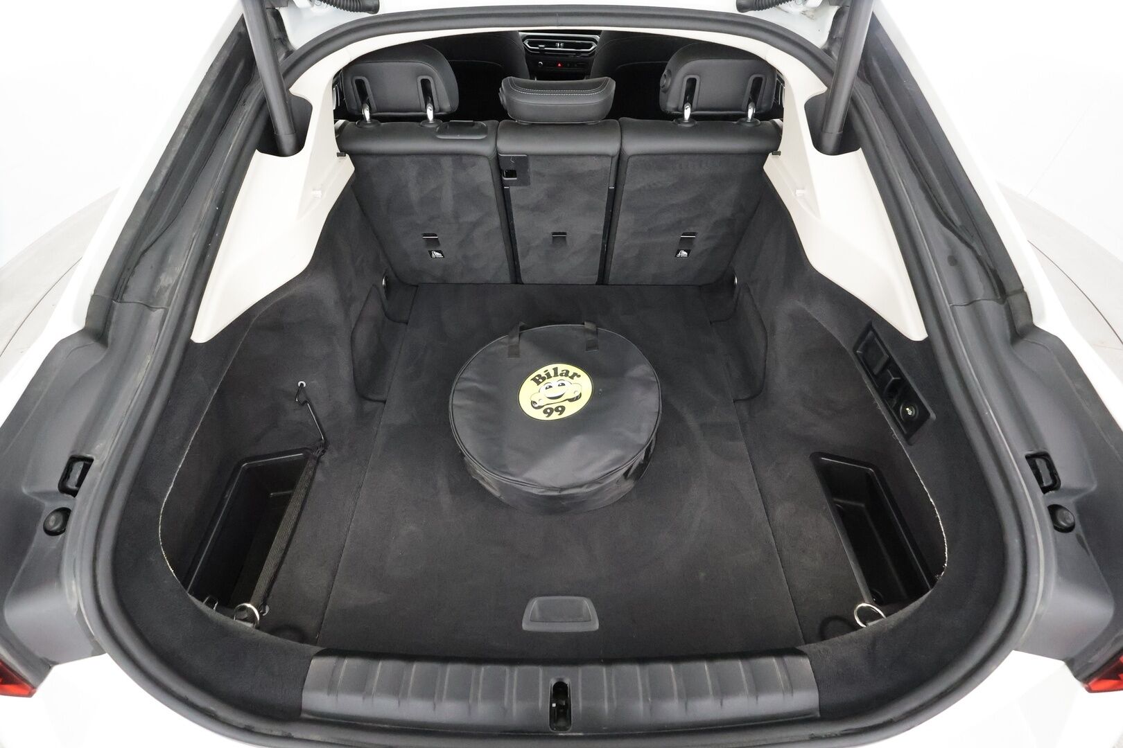 BMW i4 2024 eDrive40 Charged - | ACC | Lisälämmitin | Koukku | LED | Widescreen | P.Kamera | Puolinahat | Comfort access | Sporttipenkit | 1.Om suomi-auto | Kahdet Renkaat | Merkkihuollettu |