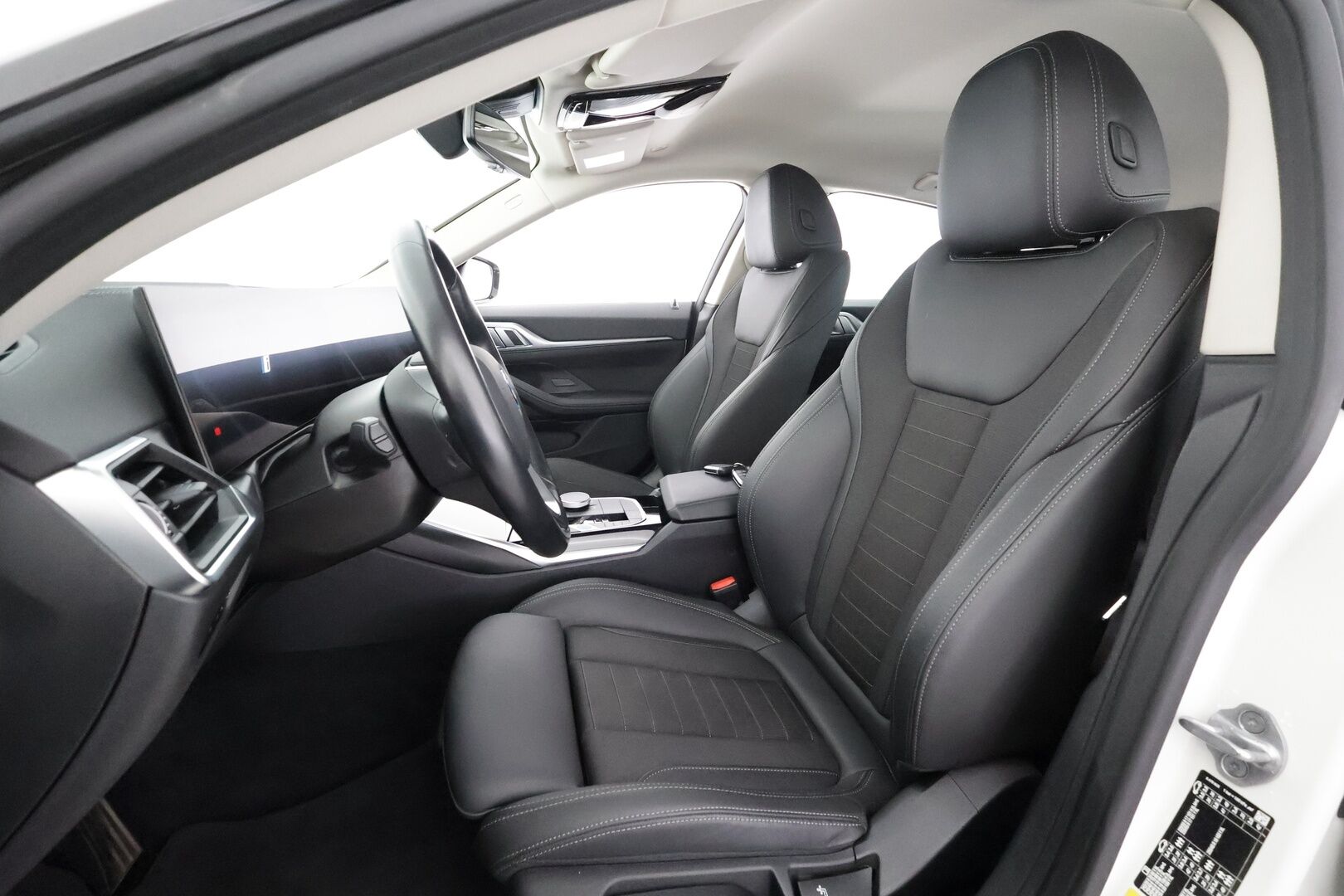 BMW i4 2024 eDrive40 Charged - | ACC | Lisälämmitin | Koukku | LED | Widescreen | P.Kamera | Puolinahat | Comfort access | Sporttipenkit | 1.Om suomi-auto | Kahdet Renkaat | Merkkihuollettu |