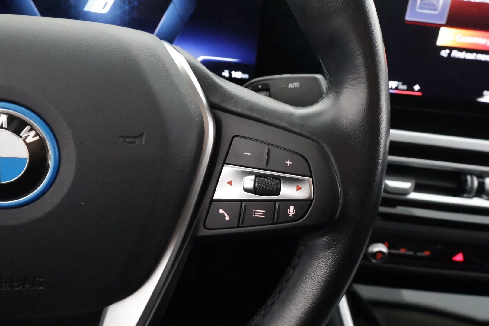 BMW i4 2024 eDrive40 Charged - | ACC | Lisälämmitin | Koukku | LED | Widescreen | P.Kamera | Puolinahat | Comfort access | Sporttipenkit | 1.Om suomi-auto | Kahdet Renkaat | Merkkihuollettu |
