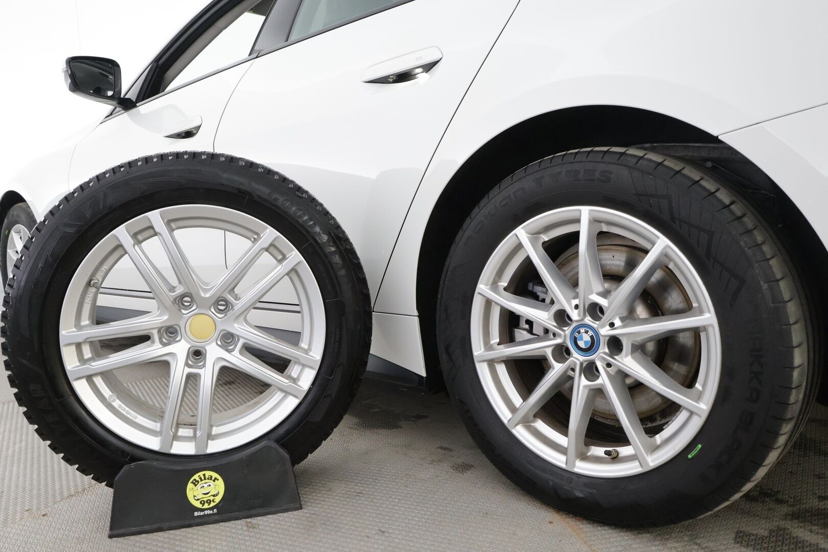 BMW i4 2024 eDrive40 Charged - | ACC | Lisälämmitin | Koukku | LED | Widescreen | P.Kamera | Puolinahat | Comfort access | Sporttipenkit | 1.Om suomi-auto | Kahdet Renkaat | Merkkihuollettu |