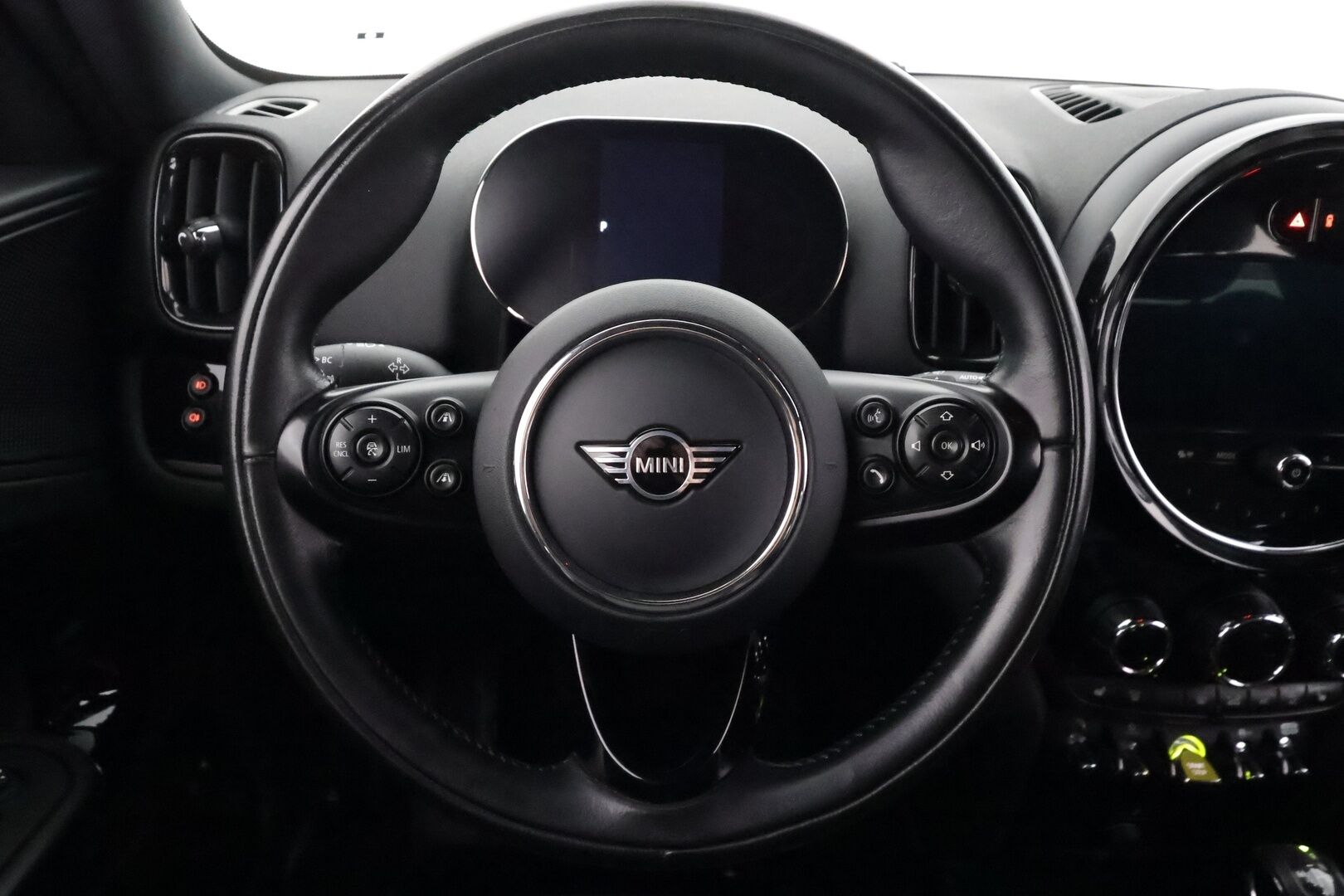 Mini Countryman 2021 Cooper SE ALL4 A - | ACC | LED | P.Tutkat | Puolinahat Sporttipenkit | Digimittaristo | Apple&Android | Merkkihuollettu | Kahdet Renkaat |