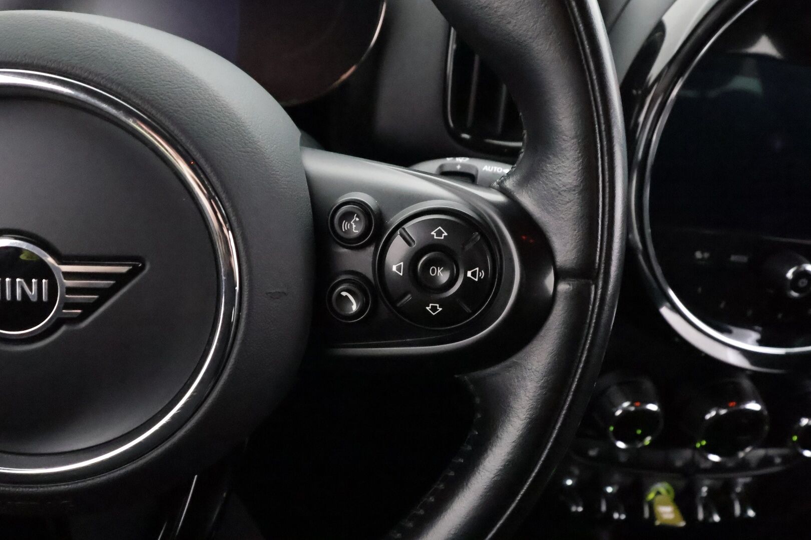 Mini Countryman 2021 Cooper SE ALL4 A - | ACC | LED | P.Tutkat | Puolinahat Sporttipenkit | Digimittaristo | Apple&Android | Merkkihuollettu | Kahdet Renkaat |