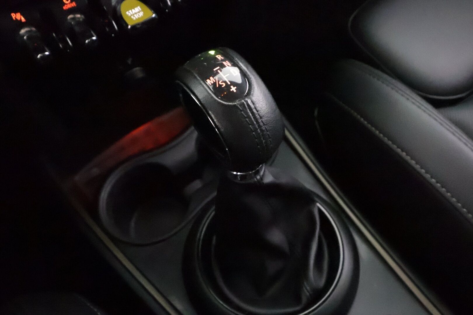 Mini Countryman 2021 Cooper SE ALL4 A - | ACC | LED | P.Tutkat | Puolinahat Sporttipenkit | Digimittaristo | Apple&Android | Merkkihuollettu | Kahdet Renkaat |