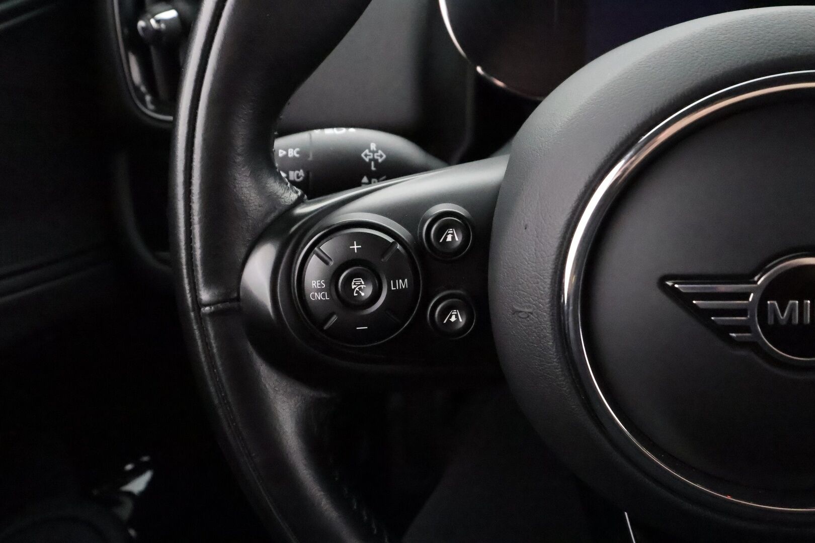 Mini Countryman 2021 Cooper SE ALL4 A - | ACC | LED | P.Tutkat | Puolinahat Sporttipenkit | Digimittaristo | Apple&Android | Merkkihuollettu | Kahdet Renkaat |