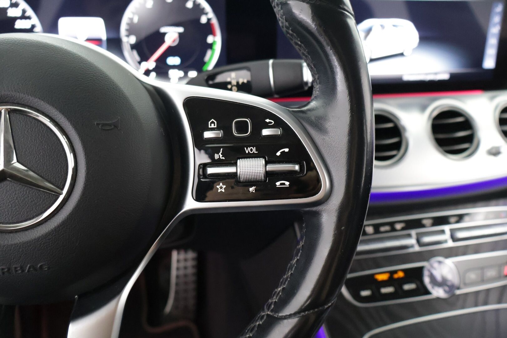 Mercedes-Benz E 2020 300 de T A Business Avantgarde EQ Power - Juuri saapunut | Blis | Acc | 360kamera | Vetokoukku | Muistipenkit | Dynamic Led 