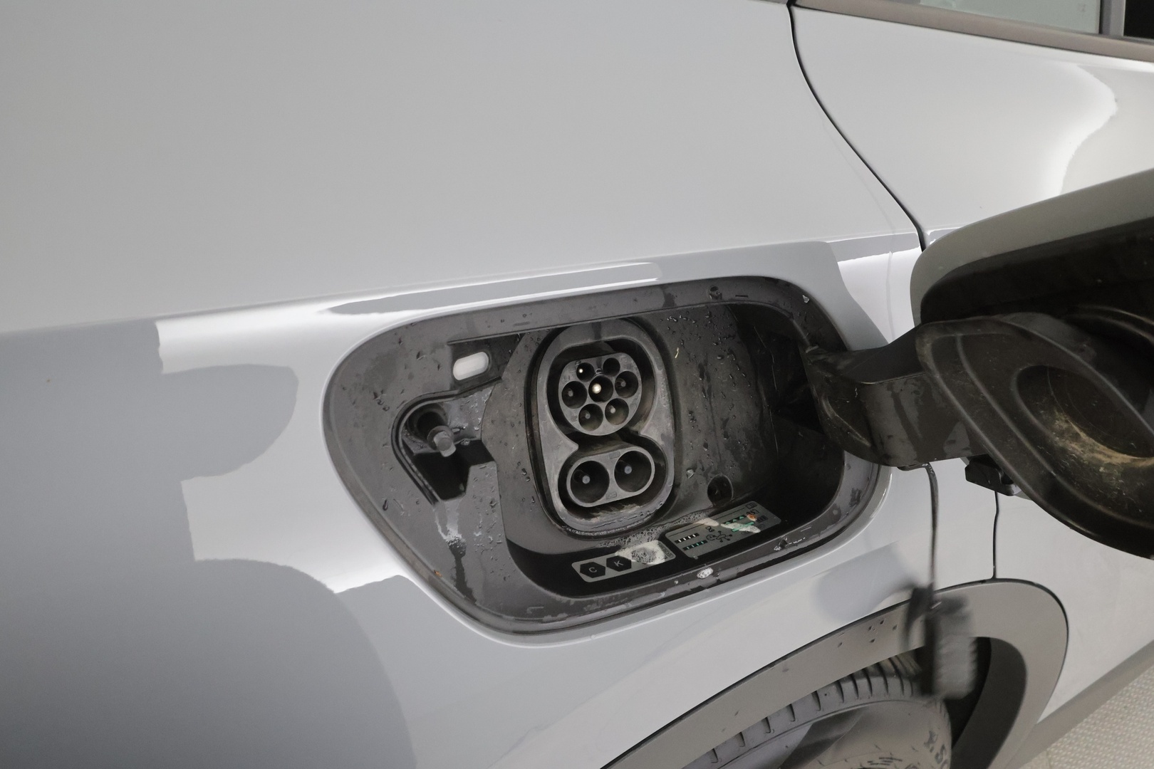 Volkswagen ID.4 2023 Pro Performance Business 150 kW, akku 77 kWh - | ACC | ILP | Koukku | P.Kamera | Hierovat Muistipenkit | LED | Puolinahat | Ratinlämmitys | Keyless | Apple&Android | 1.Om Suomi-auto | Kahdet Renkaat | 