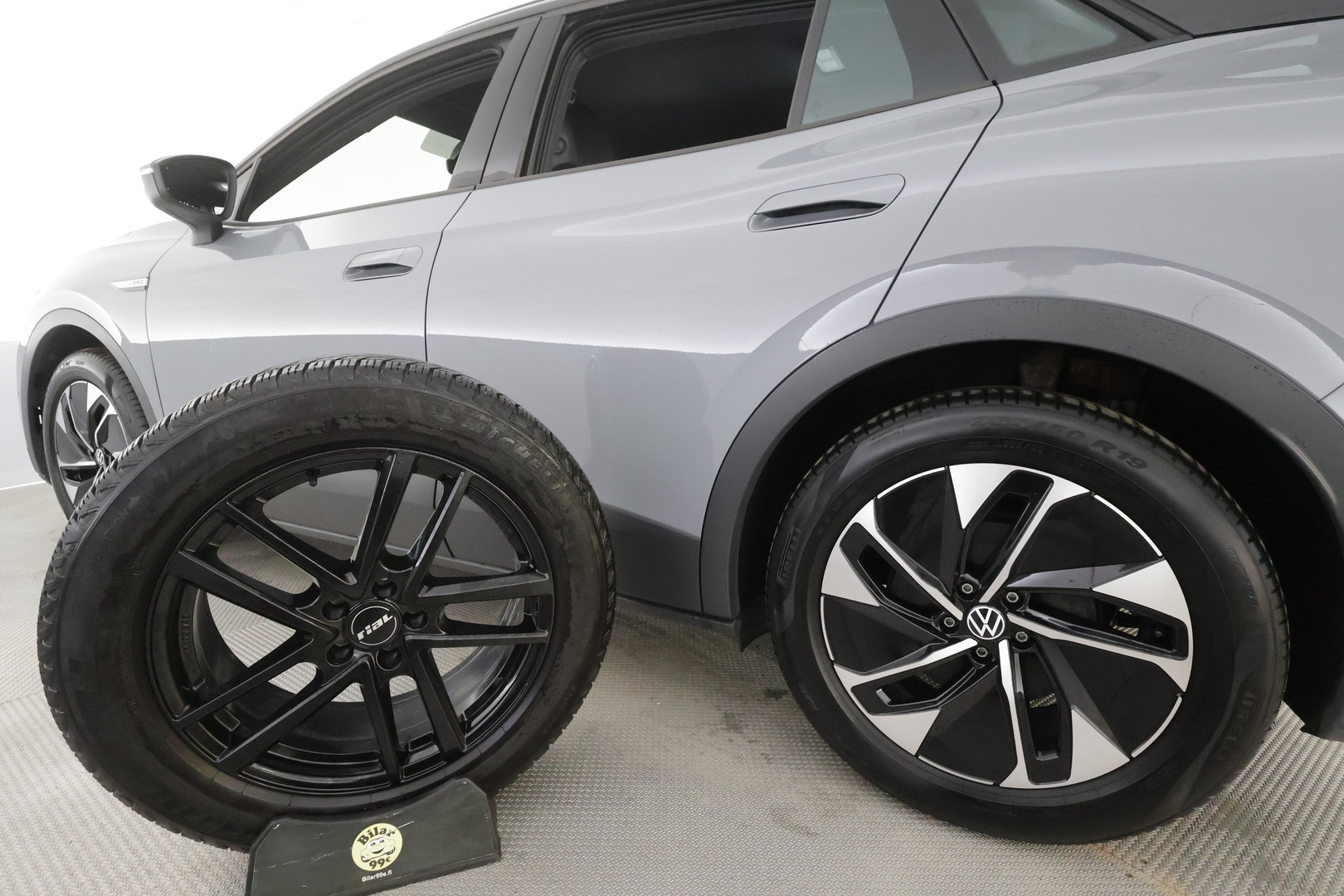 Volkswagen ID.4 2023 Pro Performance Business 150 kW, akku 77 kWh - | ACC | ILP | Koukku | P.Kamera | Hierovat Muistipenkit | LED | Puolinahat | Ratinlämmitys | Keyless | Apple&Android | 1.Om Suomi-auto | Kahdet Renkaat | 