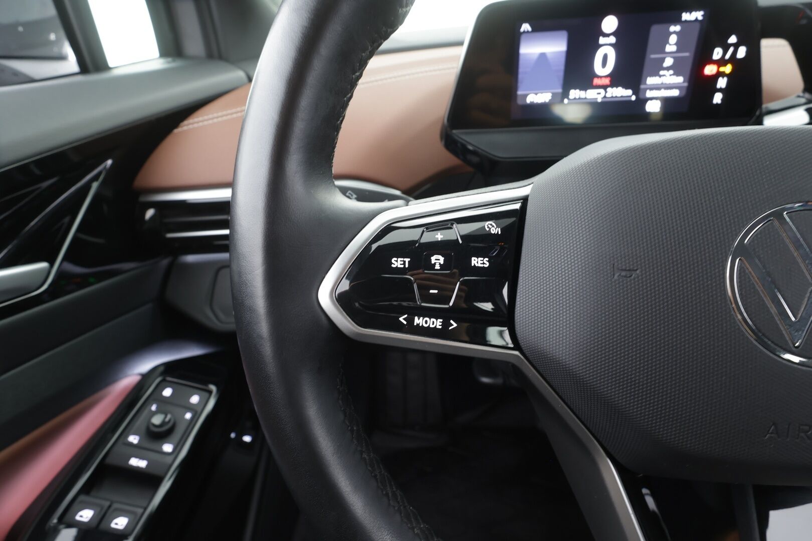Volkswagen ID.4 2023 Pro Performance Business 150 kW, akku 77 kWh - | ACC | ILP | Koukku | P.Kamera | Hierovat Muistipenkit | LED | Puolinahat | Ratinlämmitys | Keyless | Apple&Android | 1.Om Suomi-auto | Kahdet Renkaat | 