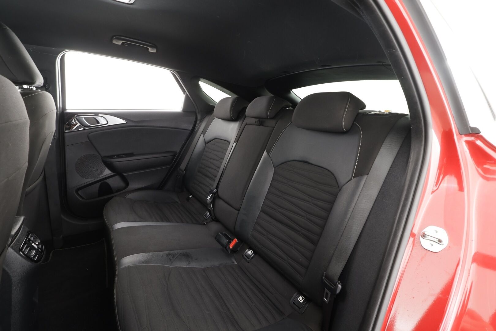 Kia ProCeed 2023 1,5 T-GDI 160hv GT-Line DCT * 1.Om Suomi-auto / ACC / P.kamera / Navi / Puolinahat * - GT-Line paketilla / Kahdet renkaat aluvanteilla / Merkkihuollettu 