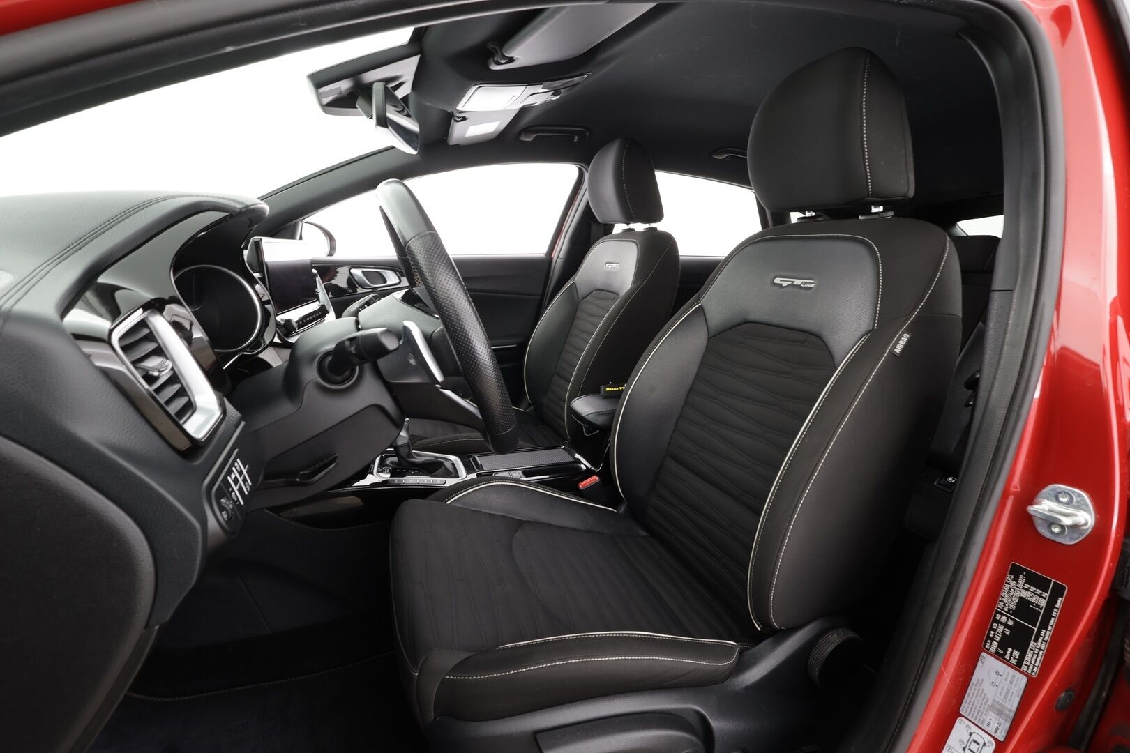 Kia ProCeed 2023 1,5 T-GDI 160hv GT-Line DCT * 1.Om Suomi-auto / ACC / P.kamera / Navi / Puolinahat * - GT-Line paketilla / Kahdet renkaat aluvanteilla / Merkkihuollettu 