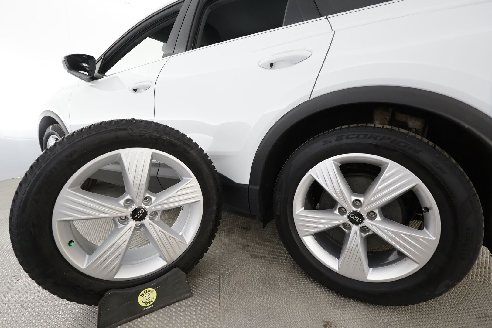 Audi Q4 e-tron 2023 40 e-tron - ACC | ILP | Sonos | Sporttipenkit | P.Kamera | LED | Apple&Android | 1.om Suomi-auto | Kahdet Renkaat | Koti & Kauppalaturi