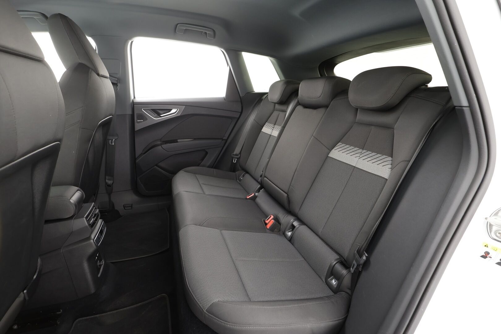 Audi Q4 e-tron 2023 40 e-tron - ACC | ILP | Sonos | Sporttipenkit | P.Kamera | LED | Apple&Android | 1.om Suomi-auto | Kahdet Renkaat | Koti & Kauppalaturi