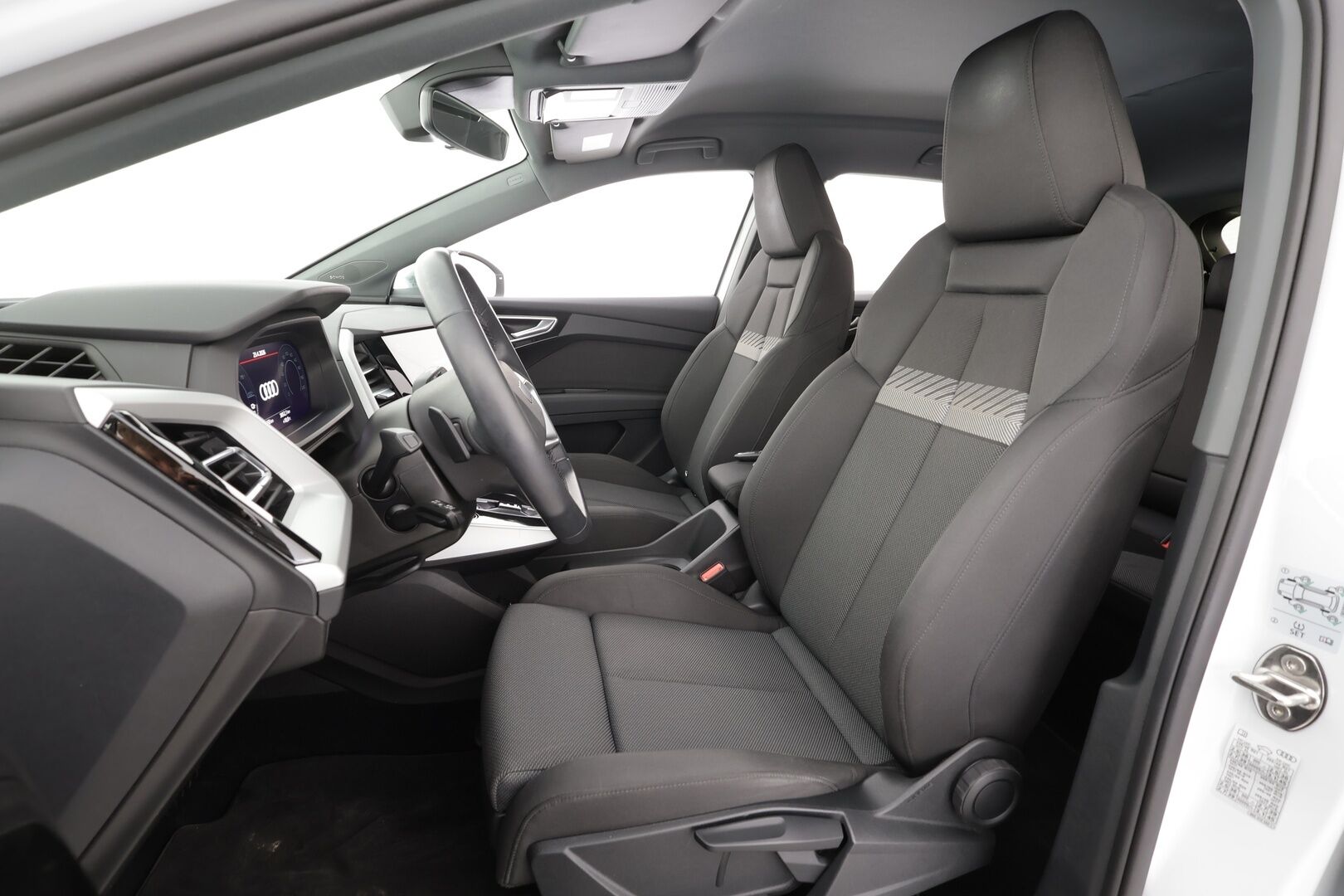 Audi Q4 e-tron 2023 40 e-tron - ACC | ILP | Sonos | Sporttipenkit | P.Kamera | LED | Apple&Android | 1.om Suomi-auto | Kahdet Renkaat | Koti & Kauppalaturi