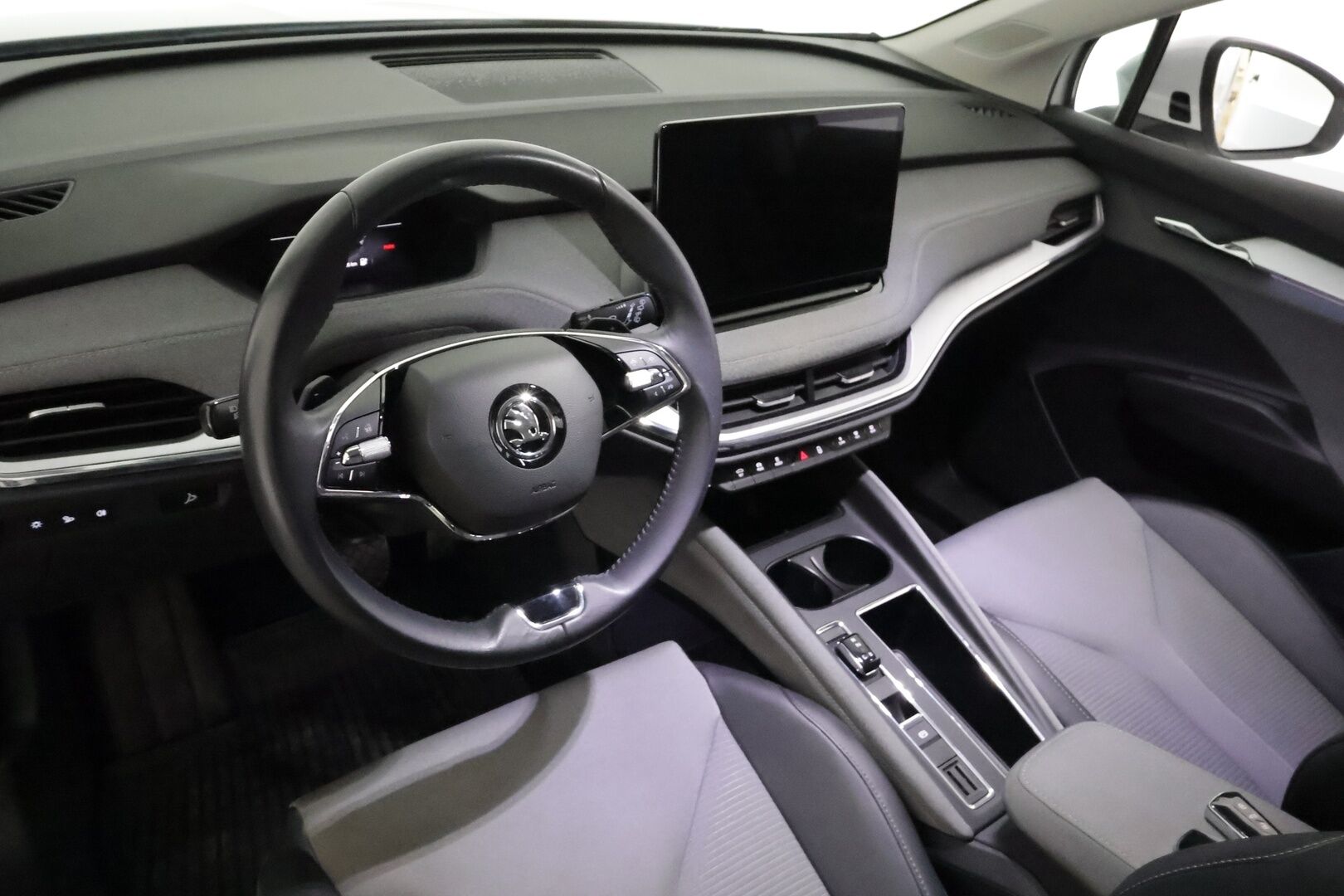 Skoda Enyaq 2023 80 iV *Lämpöpumppu / Adapt.vakkari / Muistipenkki / Koukku / P.kamera / Matrix LED* - 1-om. Suomi-auto / Akku kuntotarkastettu / Merkkihuollettu / 2x vanteet - HULLU BLACKWEEK KORKOTARJOUS 2,49%