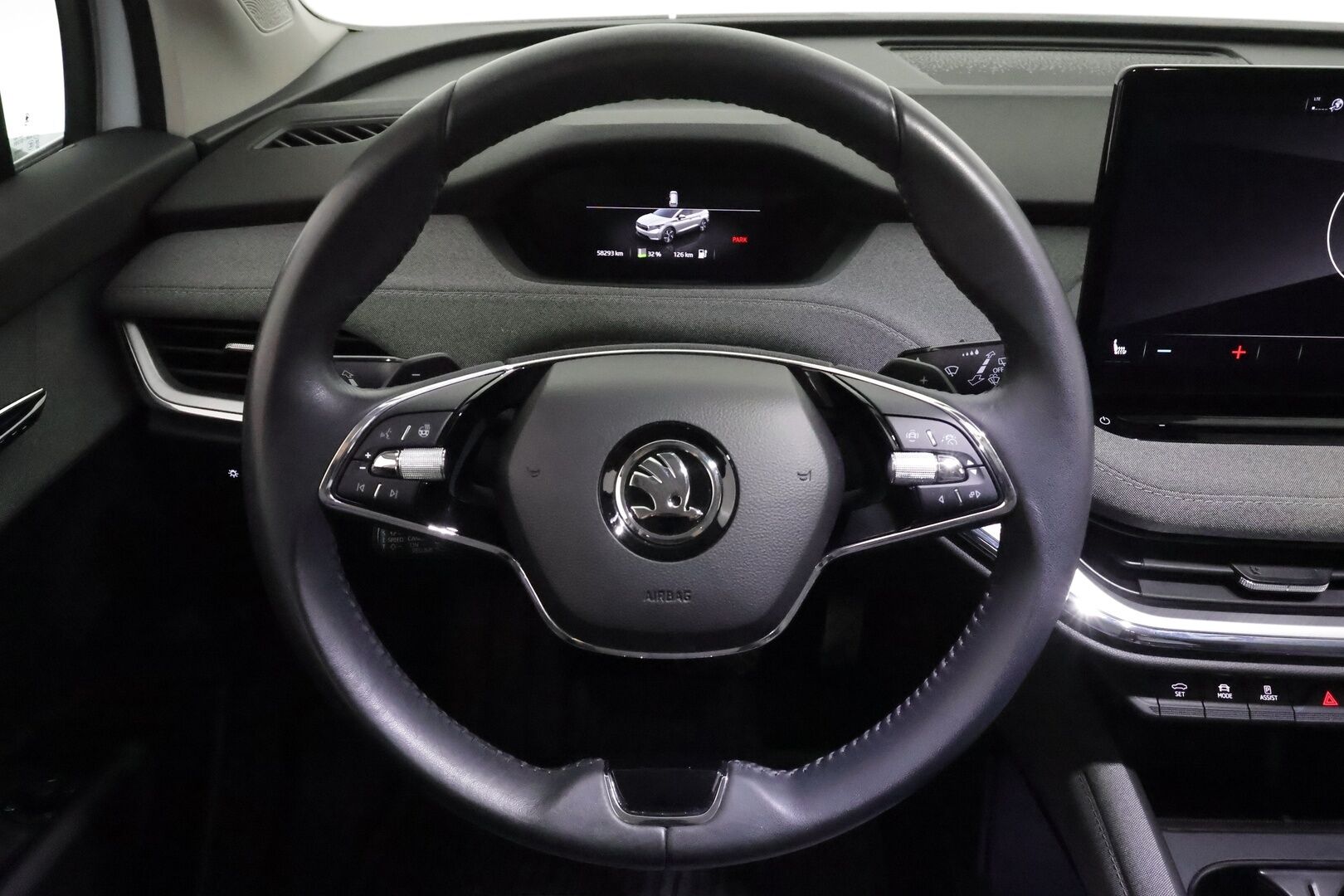 Skoda Enyaq 2023 80 iV *Lämpöpumppu / Adapt.vakkari / Muistipenkki / Koukku / P.kamera / Matrix LED* - 1-om. Suomi-auto / Merkkihuollettu / 2x vanteet