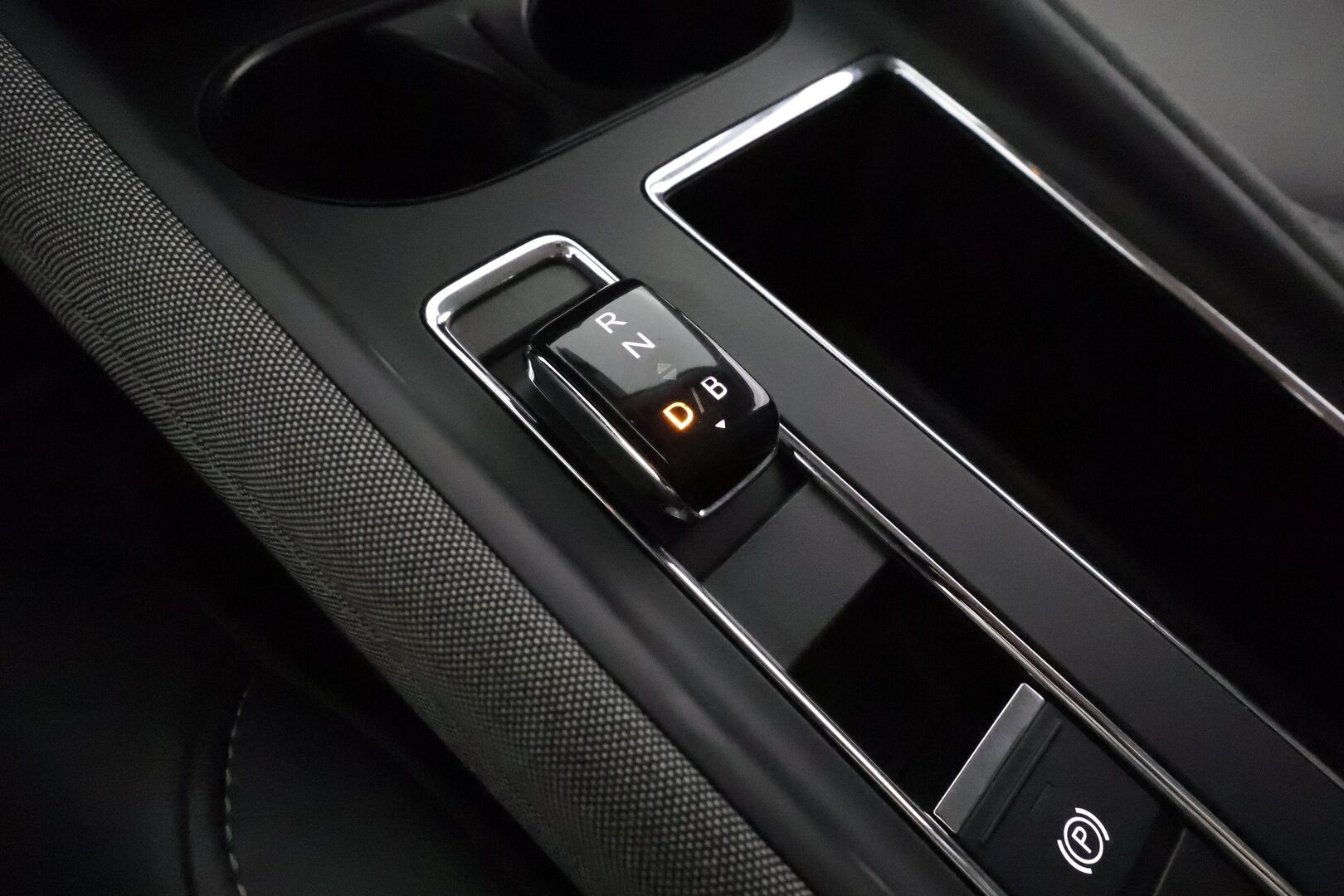 Skoda Enyaq 2023 80 iV *Lämpöpumppu / Adapt.vakkari / Muistipenkki / Koukku / P.kamera / Matrix LED* - 1-om. Suomi-auto / Merkkihuollettu / 2x vanteet