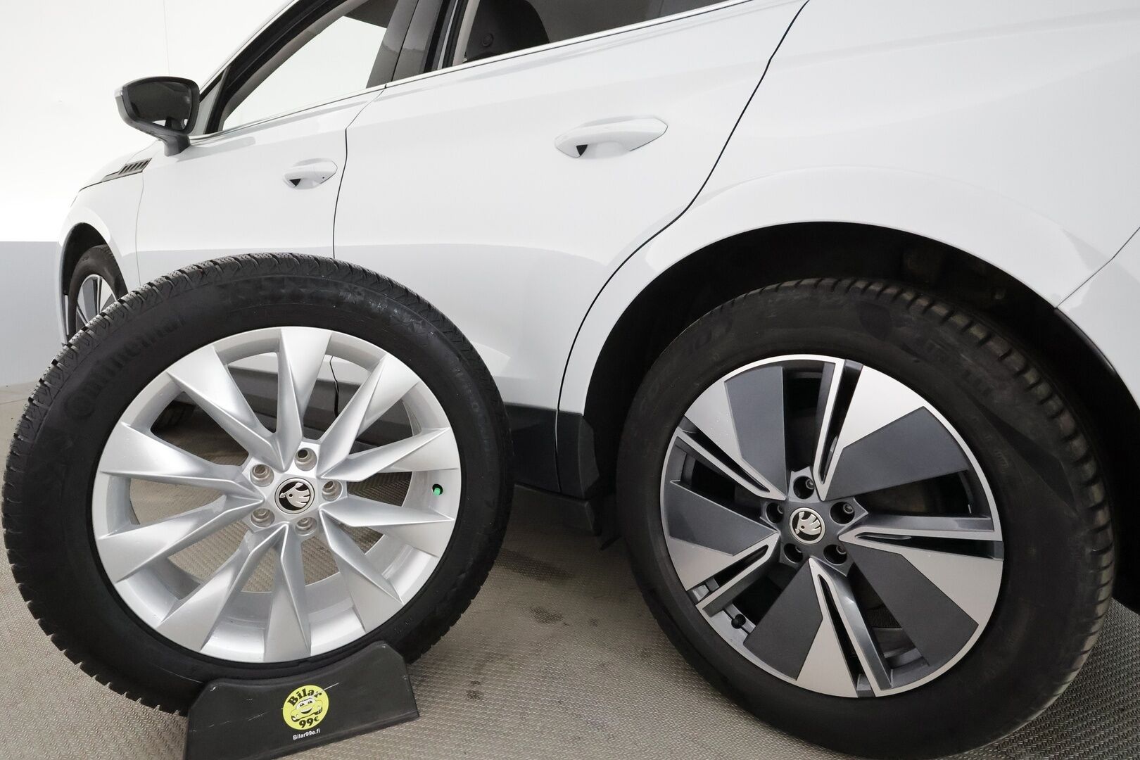 Skoda Enyaq 2023 80 iV *Lämpöpumppu / Adapt.vakkari / Muistipenkki / Koukku / P.kamera / Matrix LED* - 1-om. Suomi-auto / Merkkihuollettu / 2x vanteet
