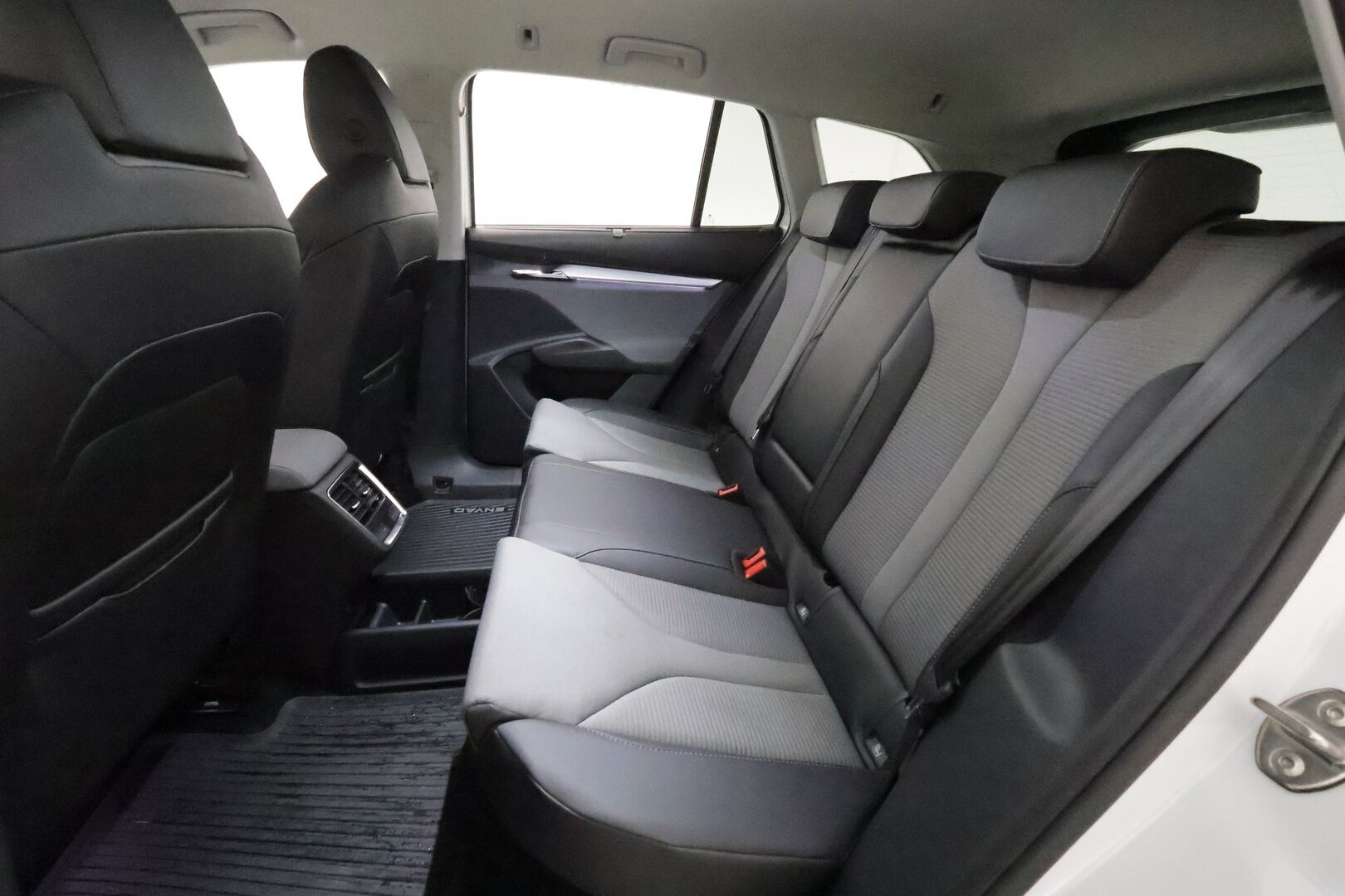 Skoda Enyaq 2023 80 iV *Lämpöpumppu / Adapt.vakkari / Muistipenkki / Koukku / P.kamera / Matrix LED* - 1-om. Suomi-auto / Akku kuntotarkastettu / Merkkihuollettu / 2x vanteet - HULLU BLACKWEEK KORKOTARJOUS 2,49%