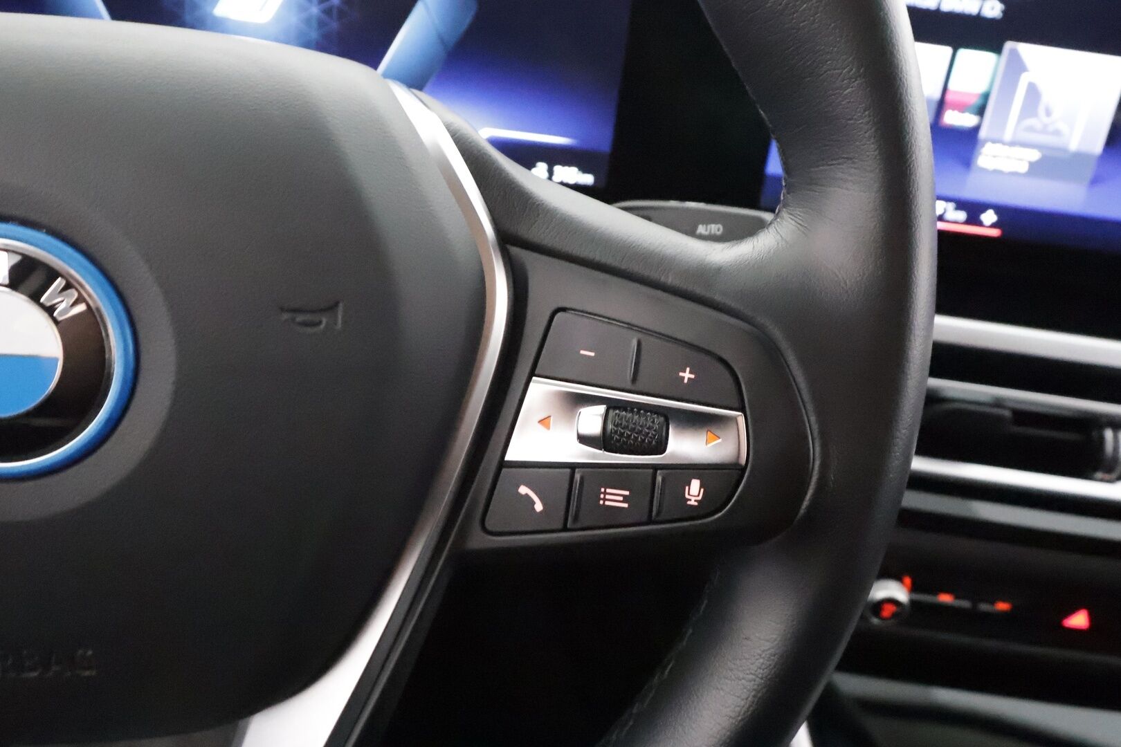 BMW i4 2024 eDrive35 - | ACC | ILP | Harman/Kardon | Sporttipenkit | Puolinahat | P.kamera ja tutkat | Kaistavahti | Navi | Digimittaristo | LED | 2x renkaat aluin | 1-om suomiauto |