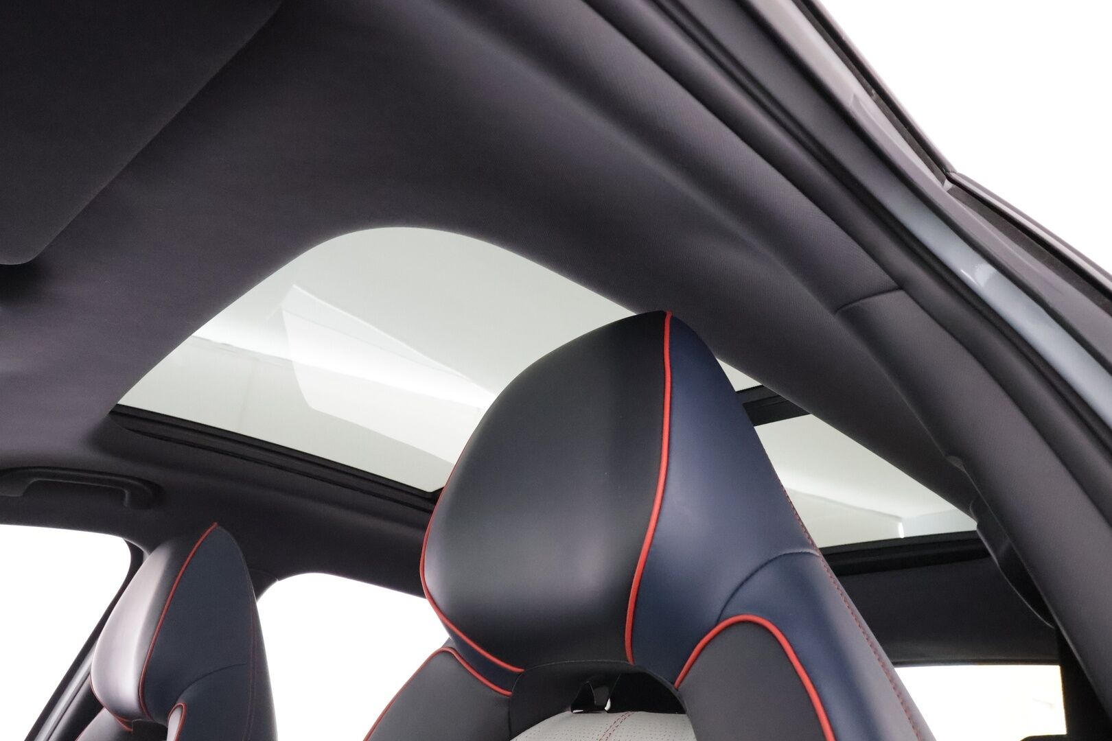 BYD Atto 3 2022 Design * ILP / Panorama / 360 / ACC / LED / Sähköpenkit / Navi / Kaistavahti / Keyless * - 2x Latauskaapelit - HULLUT AVAJAISHULINAT KORKOTARJOUS 3,29 %