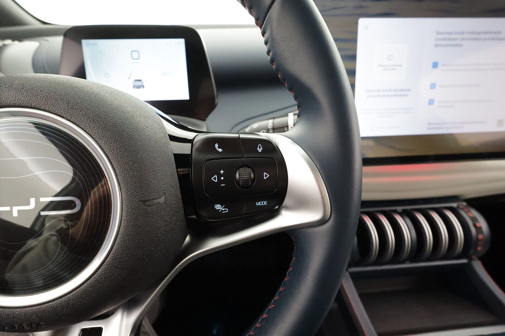 BYD Atto 3 2022 Design * ILP / Panorama / 360 / ACC / LED / Sähköpenkit / Navi / Kaistavahti / Keyless * - 2x Latauskaapelit - HULLUT AVAJAISHULINAT KORKOTARJOUS 3,29 %