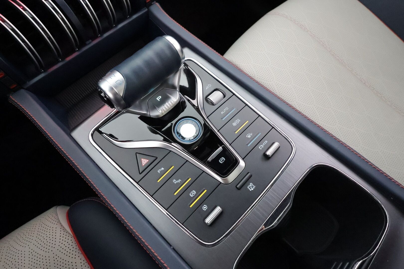 BYD Atto 3 2022 Design * ILP / Panorama / 360 / ACC / LED / Sähköpenkit / Navi / Kaistavahti / Keyless * - 2x Latauskaapelit - HULLUT AVAJAISHULINAT KORKOTARJOUS 3,29 %