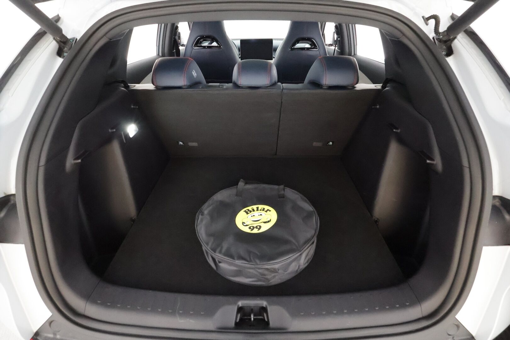 BYD Atto 3 2022 Design * ILP / Panorama / 360 / ACC / LED / Sähköpenkit / Navi / Kaistavahti / Keyless * - 2x Latauskaapelit - HULLUT AVAJAISHULINAT KORKOTARJOUS 3,29 %