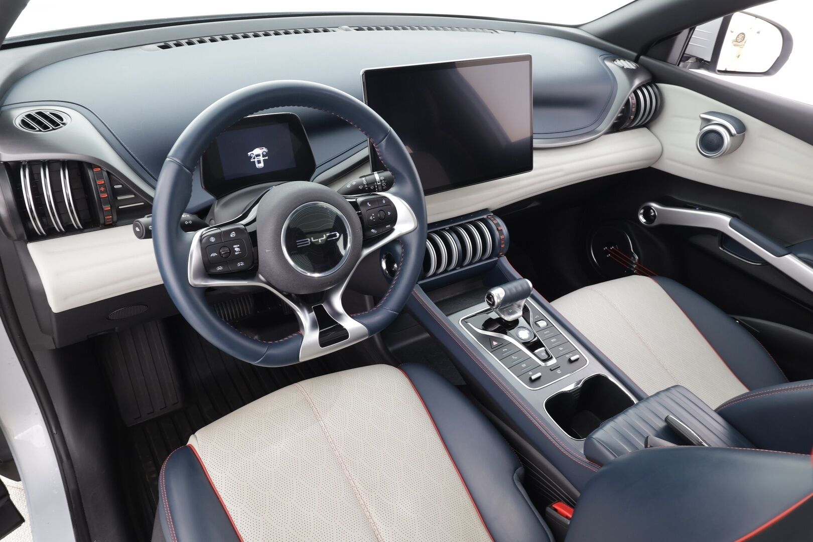 BYD Atto 3 2022 Design * ILP / Panorama / 360 / ACC / LED / Sähköpenkit / Navi / Kaistavahti / Keyless * - 2x Latauskaapelit - HULLUT AVAJAISHULINAT KORKOTARJOUS 3,29 %