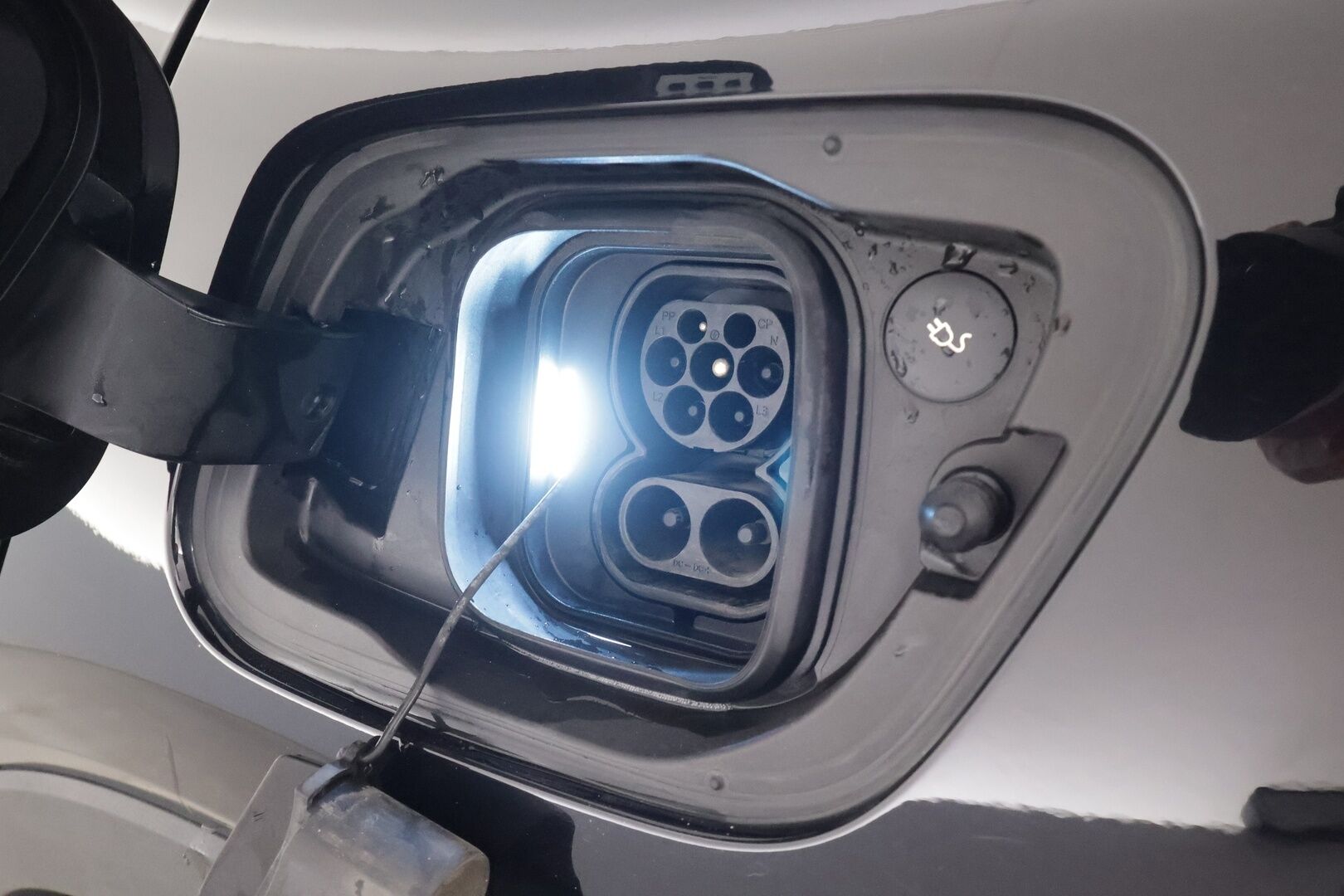 Volvo C40 2023 Recharge Single Plus aut - | ACC | ILP | Koukku | Lasikatto | Muistipenkki | Sporttipenkit | P.kamera | Pilot assist | BLIS | Sähk. takaluukku | Merkkihuollot | ALV | 