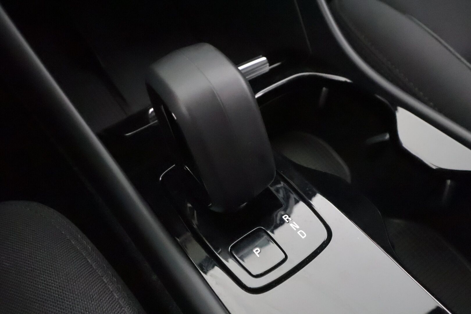 Volvo C40 2023 Recharge Single Plus aut - | ACC | ILP | Koukku | Lasikatto | Muistipenkki | Sporttipenkit | P.kamera | Pilot assist | BLIS | Sähk. takaluukku | Merkkihuollot | ALV | 