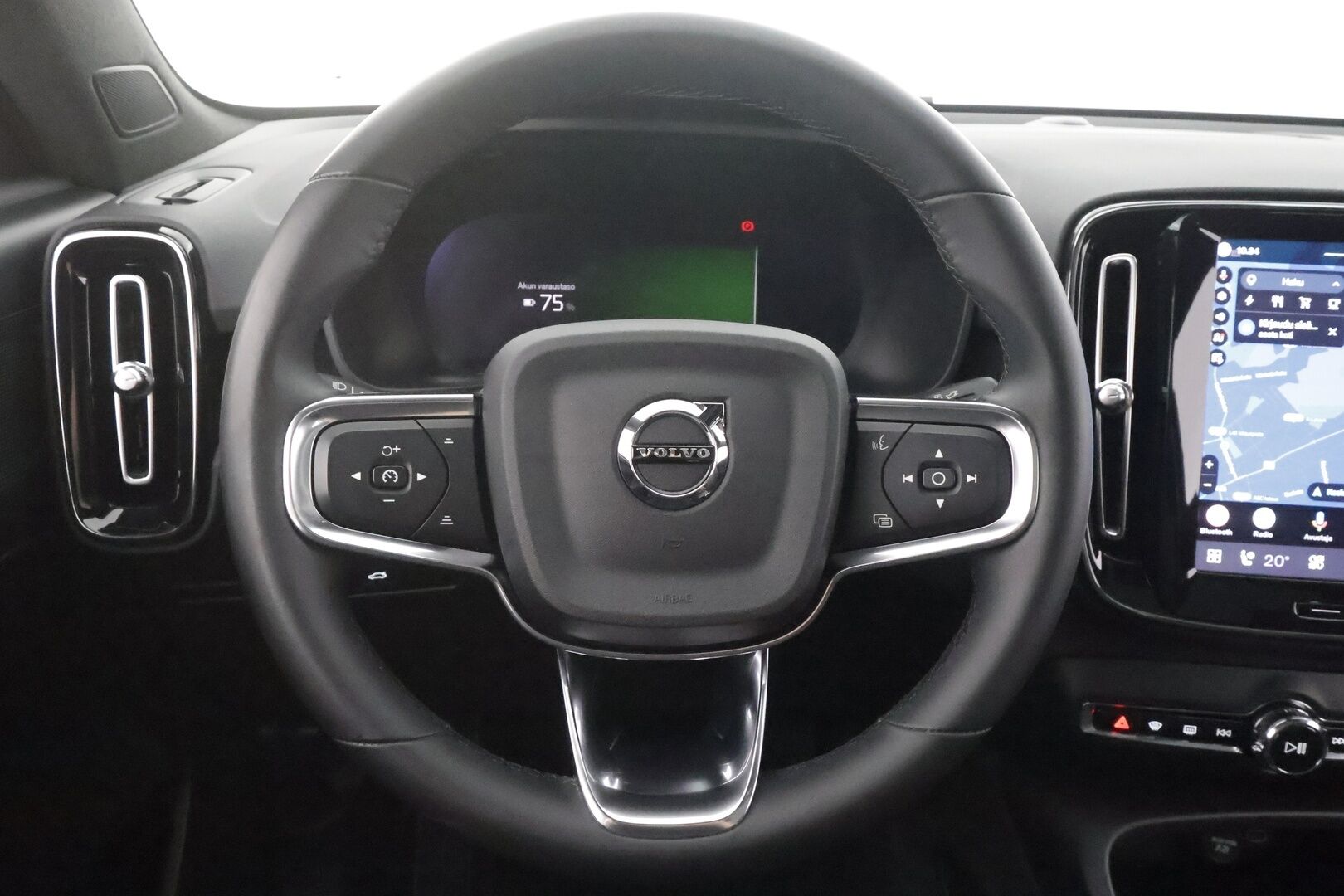 Volvo C40 2023 Recharge Single Plus aut - | ACC | ILP | Koukku | Lasikatto | Muistipenkki | Sporttipenkit | P.kamera | Pilot assist | BLIS | Sähk. takaluukku | Merkkihuollot | ALV | 