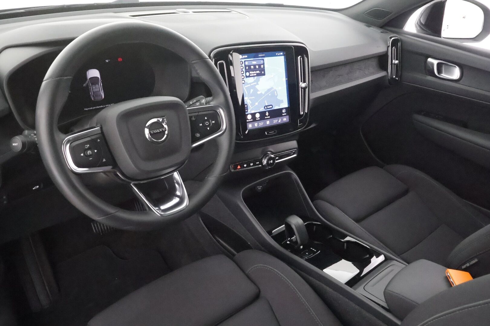 Volvo C40 2023 Recharge Single Plus aut - | ACC | ILP | Koukku | Lasikatto | Muistipenkki | Sporttipenkit | P.kamera | Pilot assist | BLIS | Sähk. takaluukku | Merkkihuollot | ALV | 