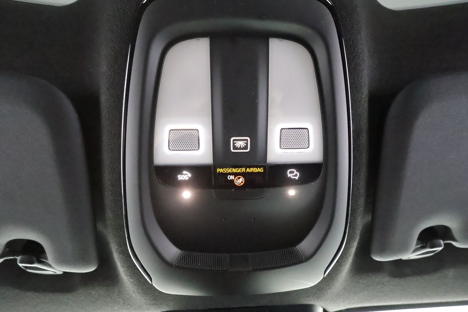 Volvo C40 2023 Recharge Single Plus aut - | ACC | ILP | Koukku | Lasikatto | Muistipenkki | Sporttipenkit | P.kamera | Pilot assist | BLIS | Sähk. takaluukku | Merkkihuollot | ALV | 