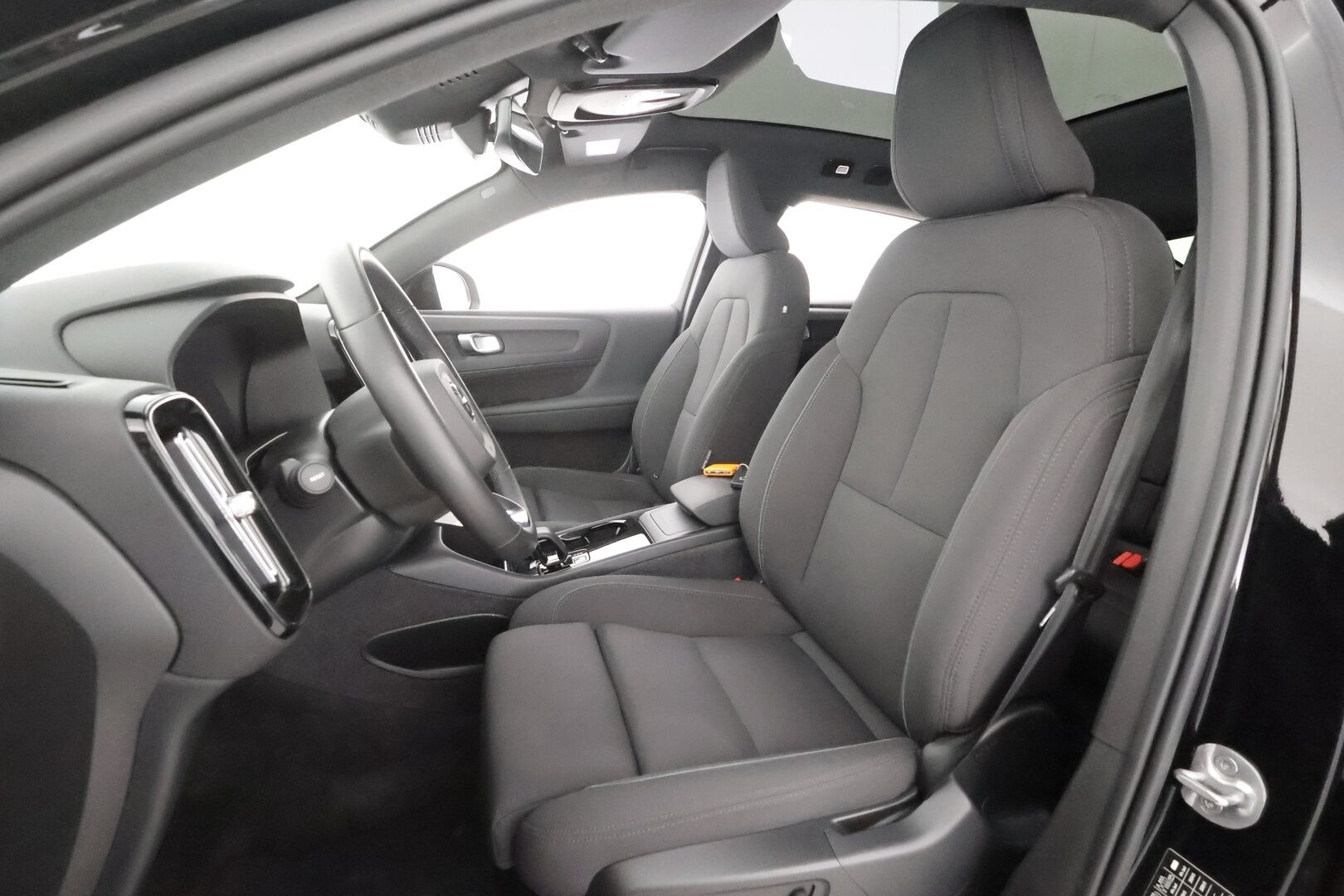 Volvo C40 2023 Recharge Single Plus aut - | ACC | ILP | Koukku | Lasikatto | Muistipenkki | Sporttipenkit | P.kamera | Pilot assist | BLIS | Sähk. takaluukku | Merkkihuollot | ALV | 