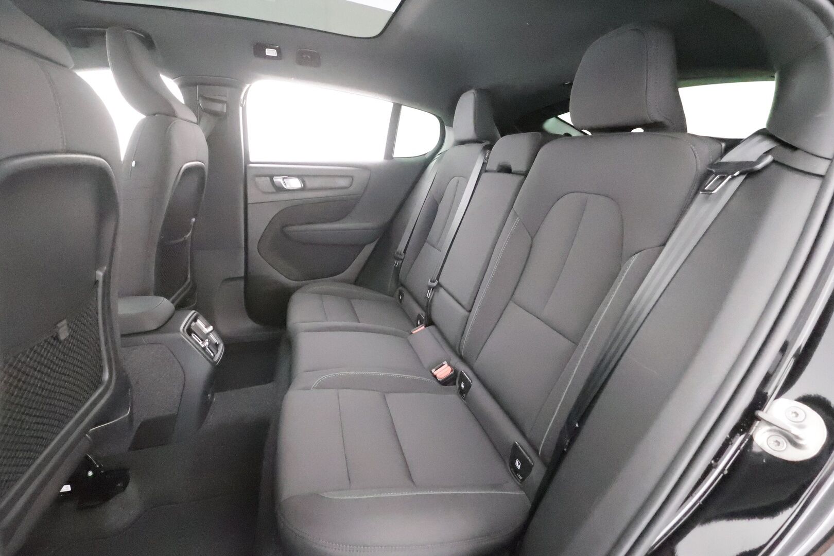 Volvo C40 2023 Recharge Single Plus aut - | ACC | ILP | Koukku | Lasikatto | Muistipenkki | Sporttipenkit | P.kamera | Pilot assist | BLIS | Sähk. takaluukku | Merkkihuollot | ALV | 