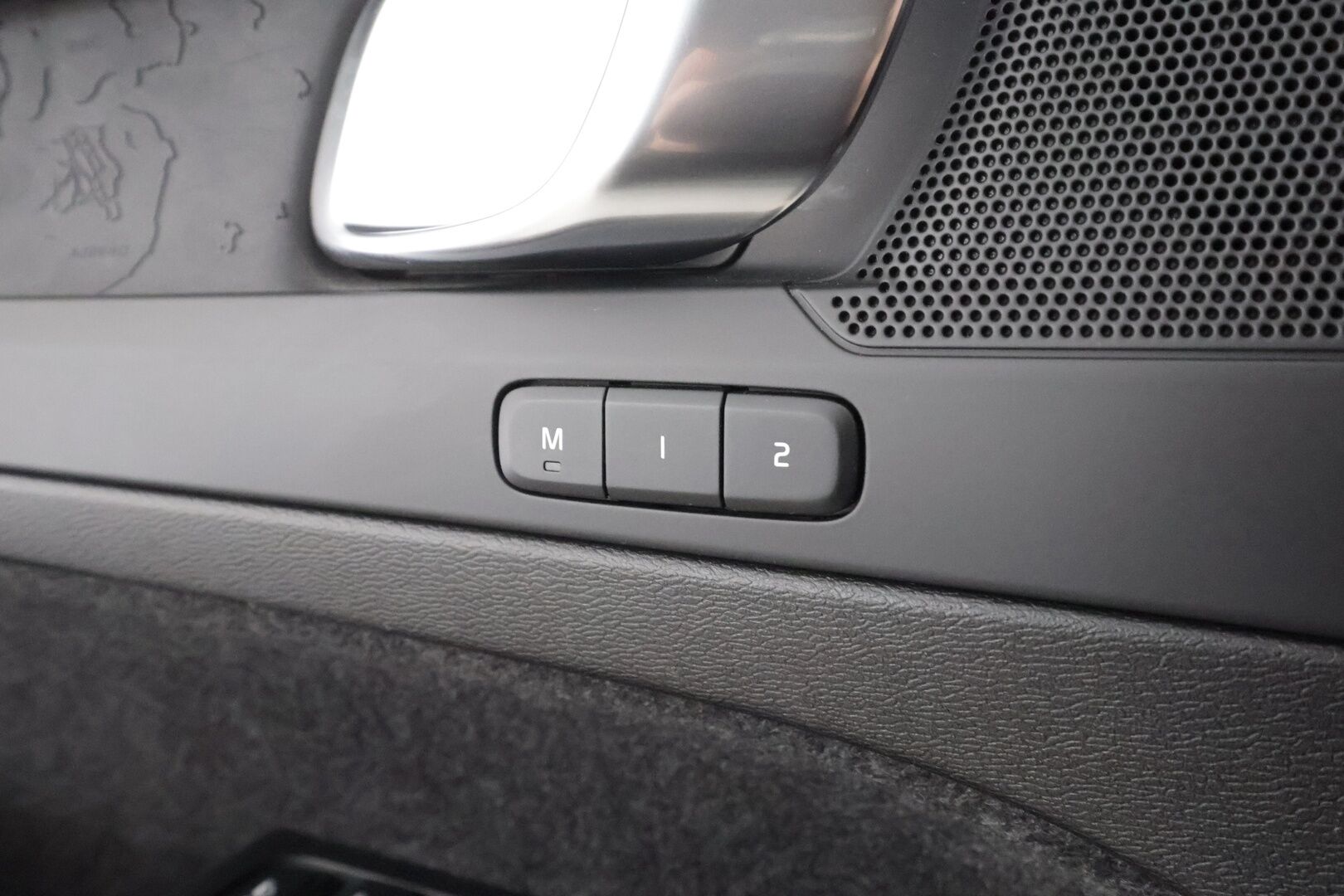 Volvo C40 2023 Recharge Single Plus aut - | ACC | ILP | Koukku | Lasikatto | Muistipenkki | Sporttipenkit | P.kamera | Pilot assist | BLIS | Sähk. takaluukku | Merkkihuollot | ALV | 