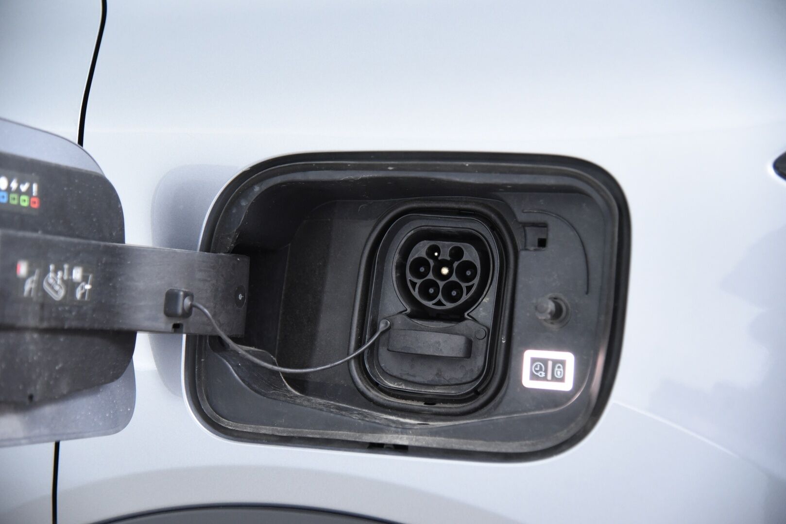 Citroen e-C4 X 2023 Full Electric 136 Shine 50 kWh Automaatti - 1-Omisteinen / Suomi-auto / Adapt.vak / HUD / LED / Apple & Android 