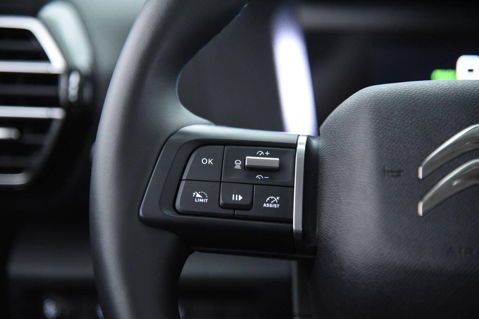 Citroen e-C4 X 2023 Full Electric 136 Shine 50 kWh Automaatti - 1-Omisteinen / Suomi-auto / Adapt.vak / HUD / LED / Apple & Android 