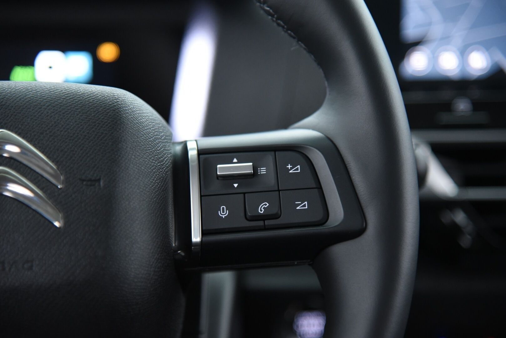 Citroen e-C4 X 2023 Full Electric 136 Shine 50 kWh Automaatti - 1-Omisteinen / Suomi-auto / Adapt.vak / HUD / LED / Apple & Android 